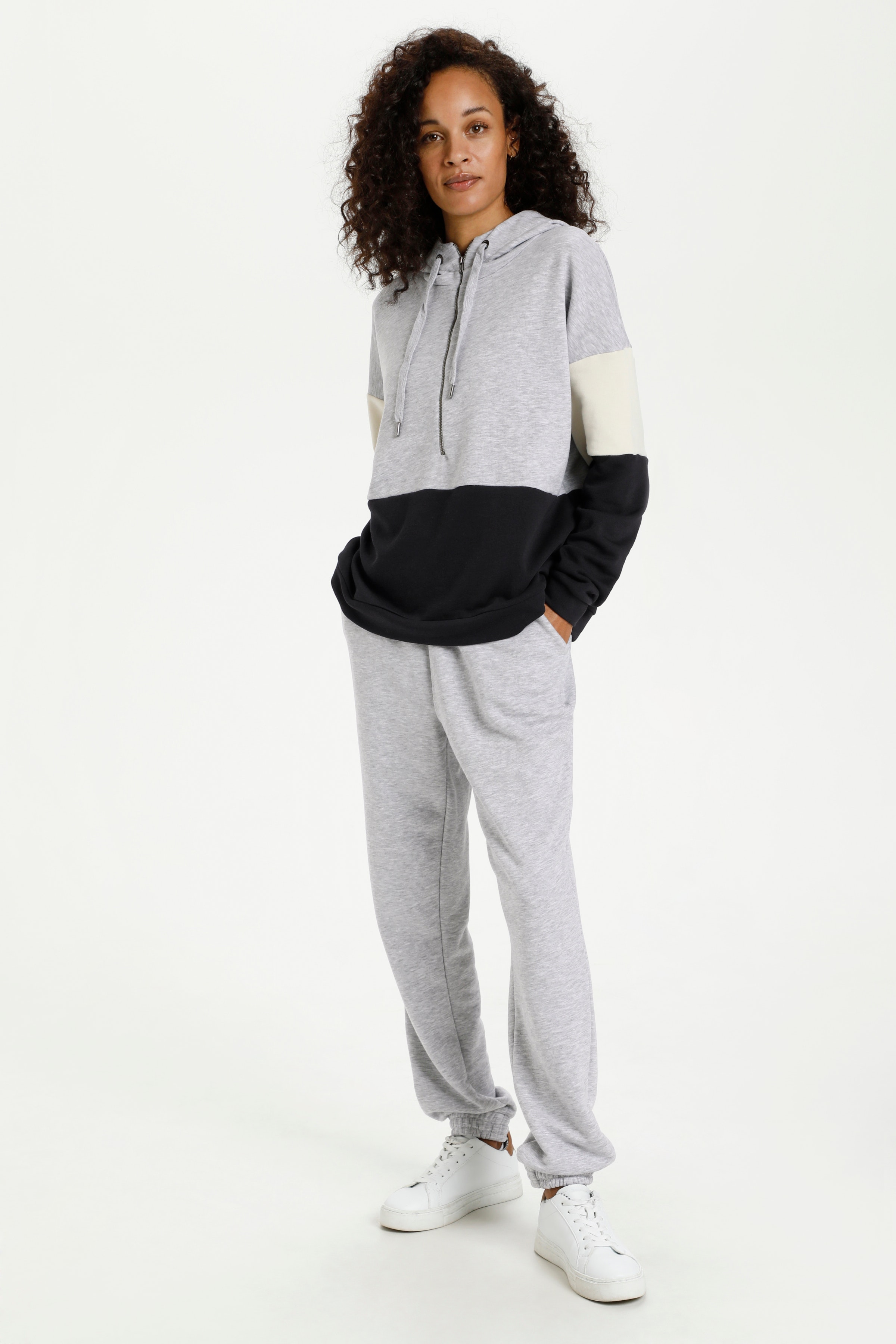 KAlitty Sweatshirt LOOKBOOK FRONT 10551819-101800