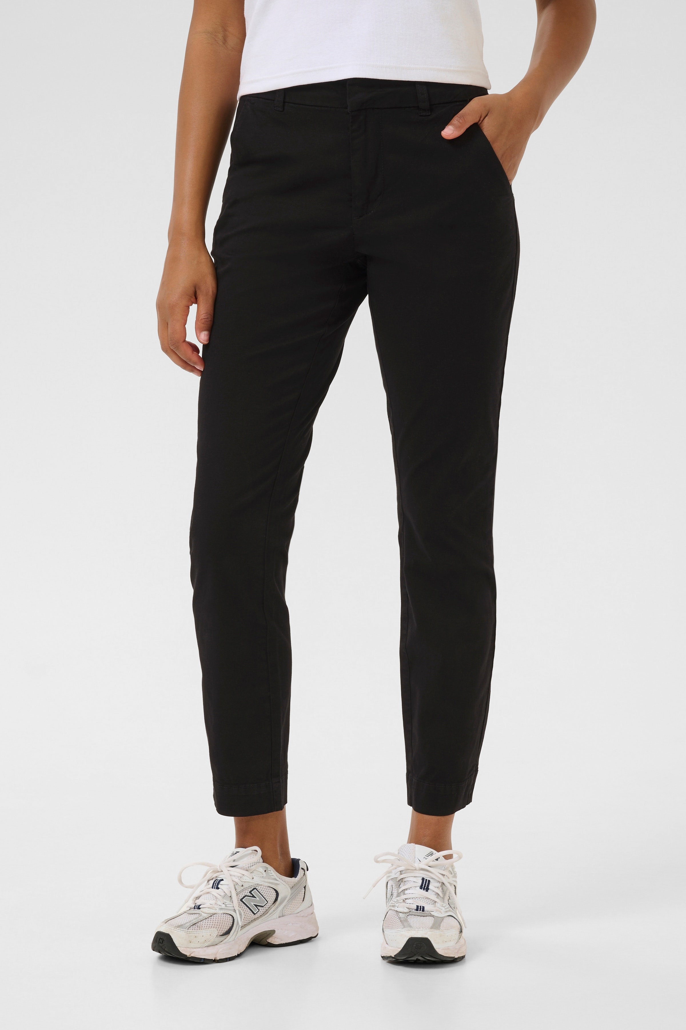 KAmette Trousers LOOKBOOK FRONT 10506121-100121