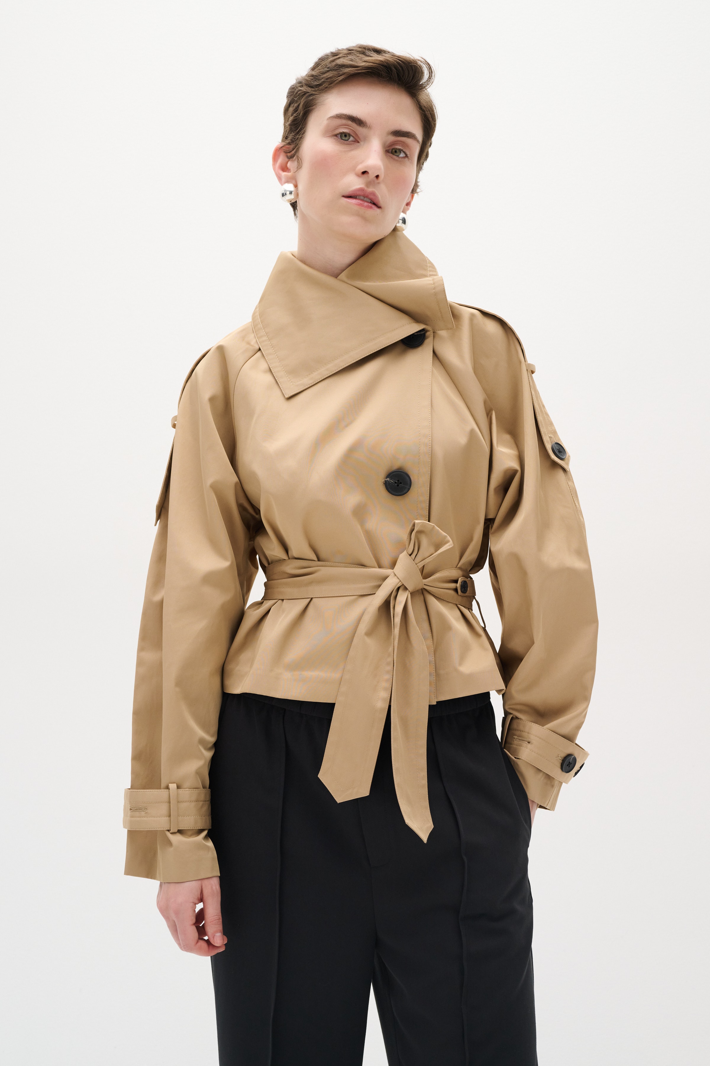 UmayaIW Kort trenchcoat LOOKBOOK FRONT 30110021-171320