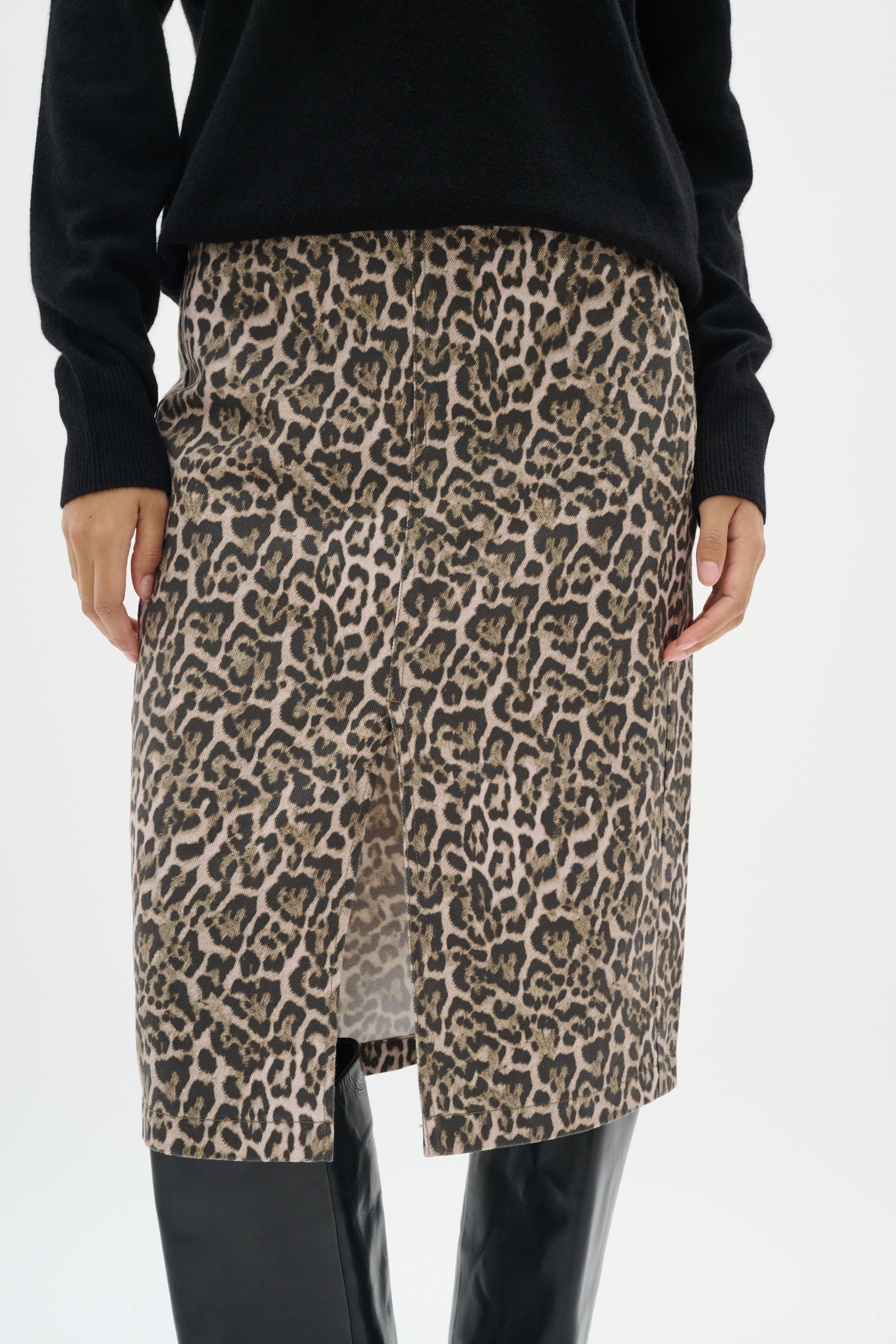 RiverIW leopard Rock LOOKBOOK FRONT 30110454-300824