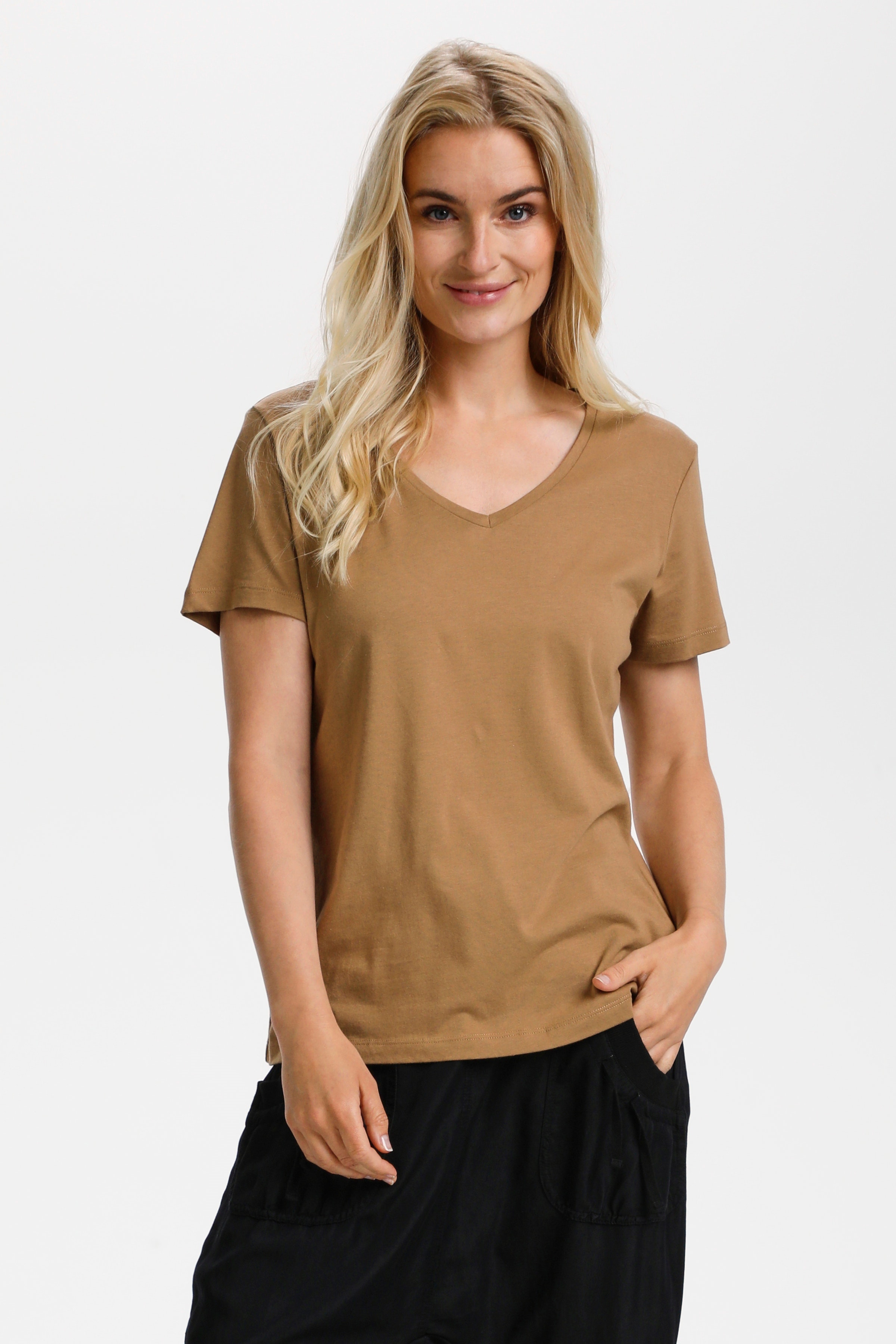 Naia T-shirt LOOKBOOK FRONT 10604508-181029