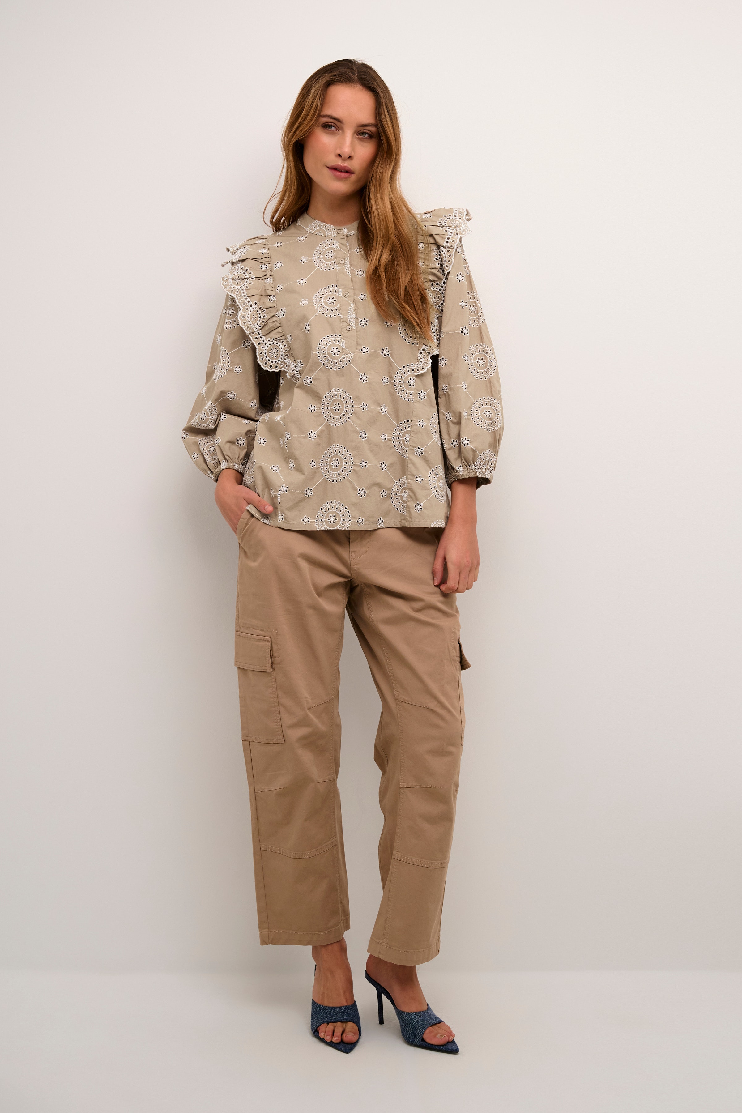 CUisa Blouse LOOKBOOK FRONT 50110777-171009