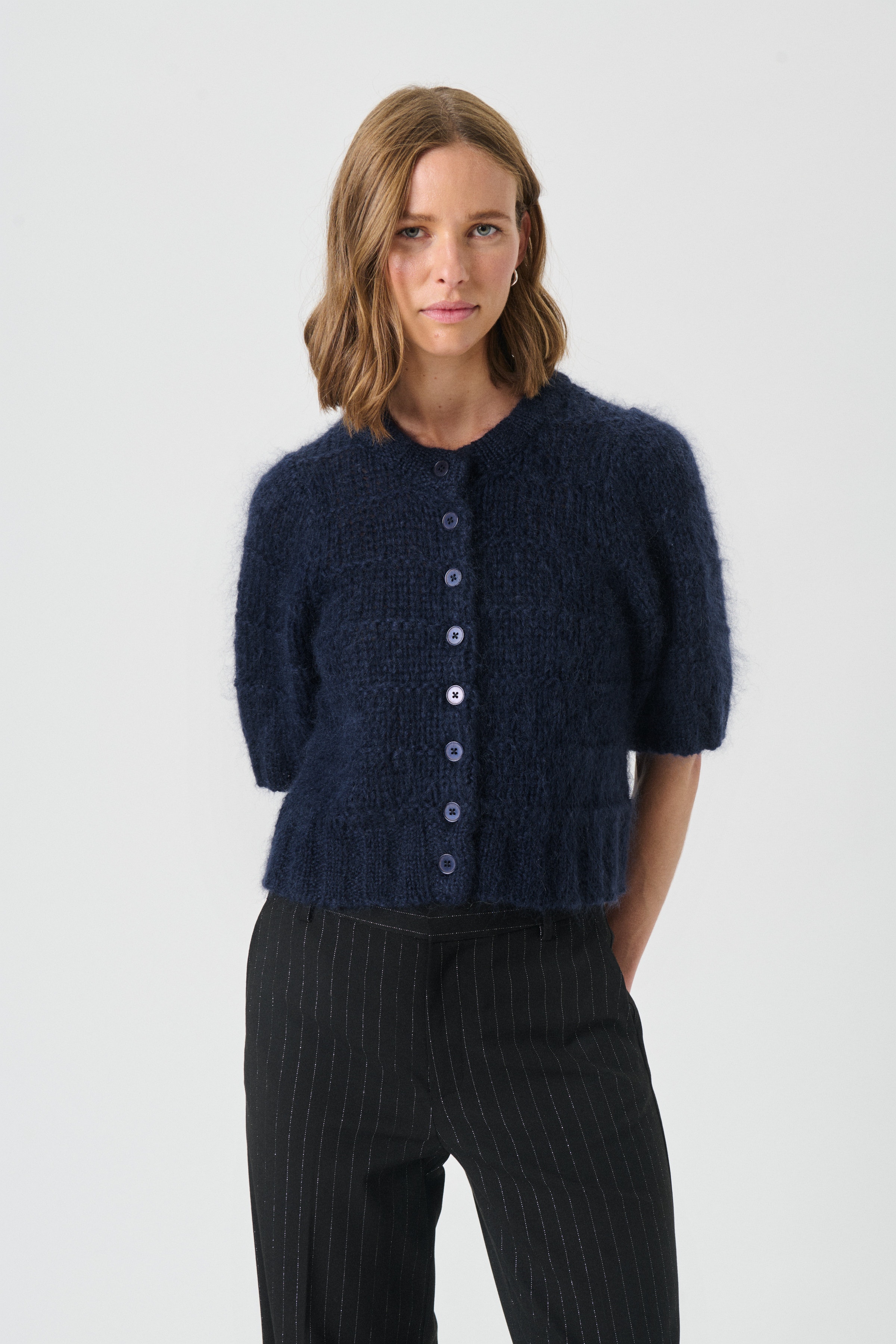 VernonaPW Cardigan LOOKBOOK FRONT 30310224-193920