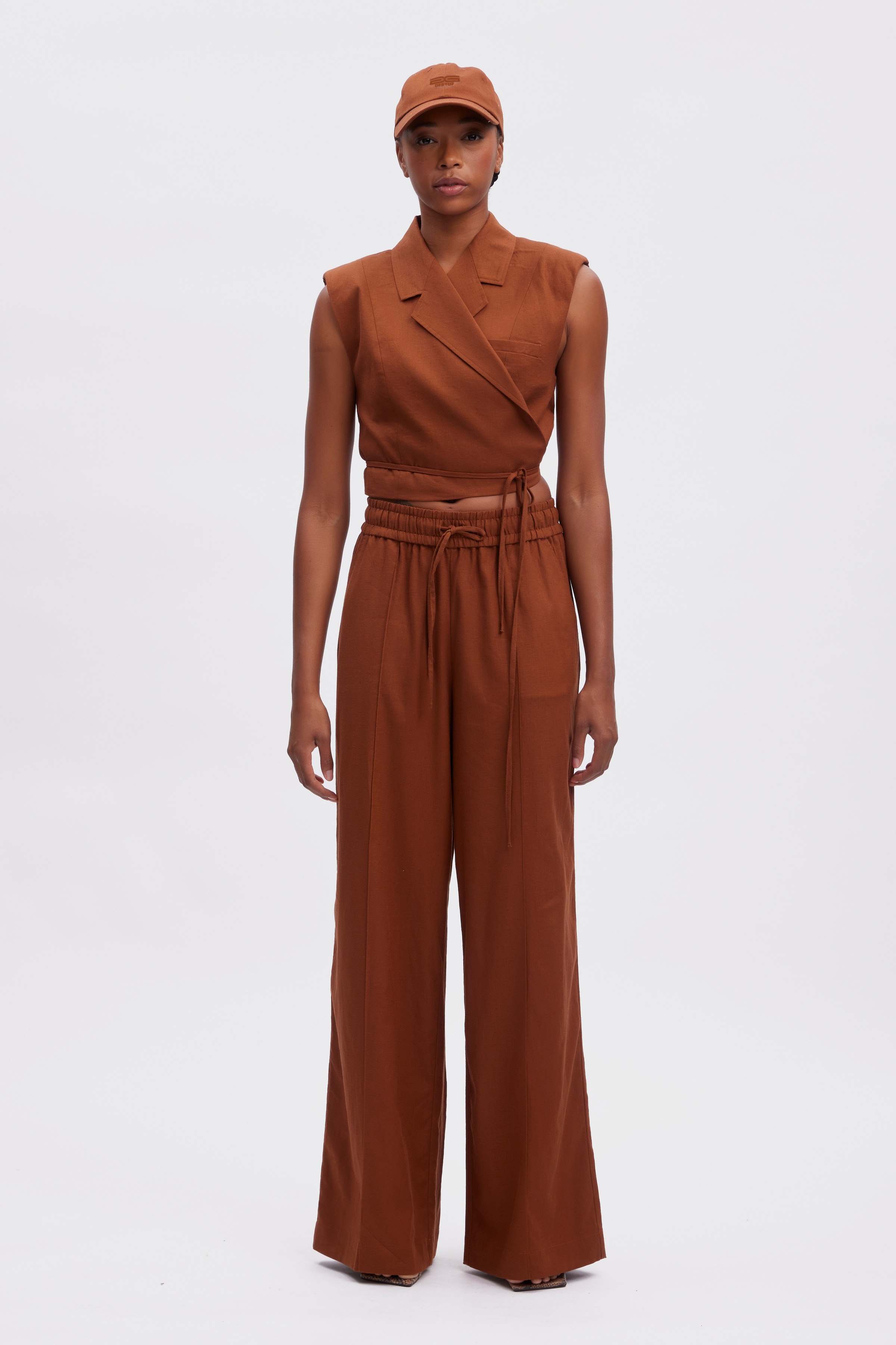 LeenaGZ Linen trousers LOOKBOOK FRONT 10909226-191227