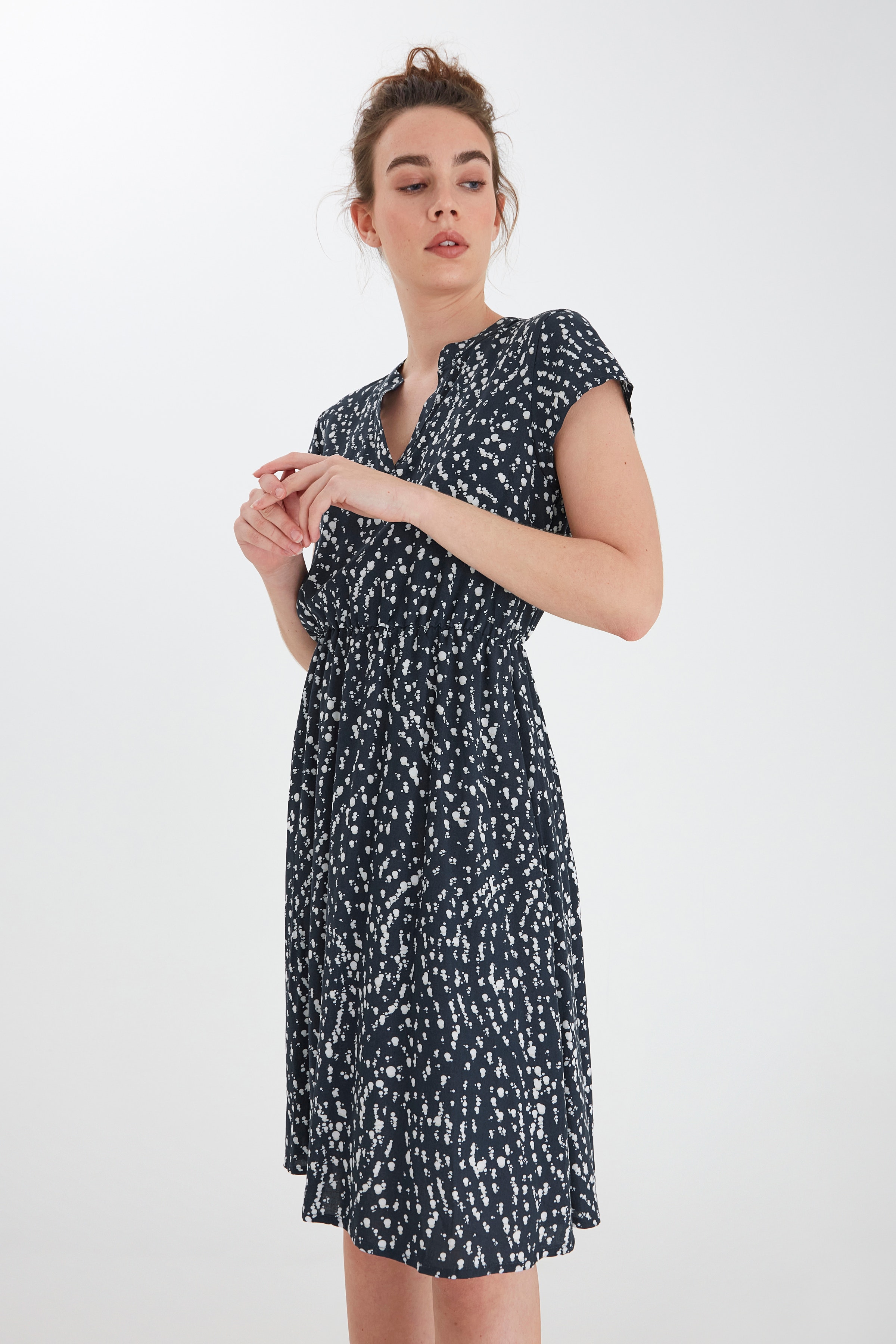 Kleid LOOKBOOK FRONT 20114332-194010