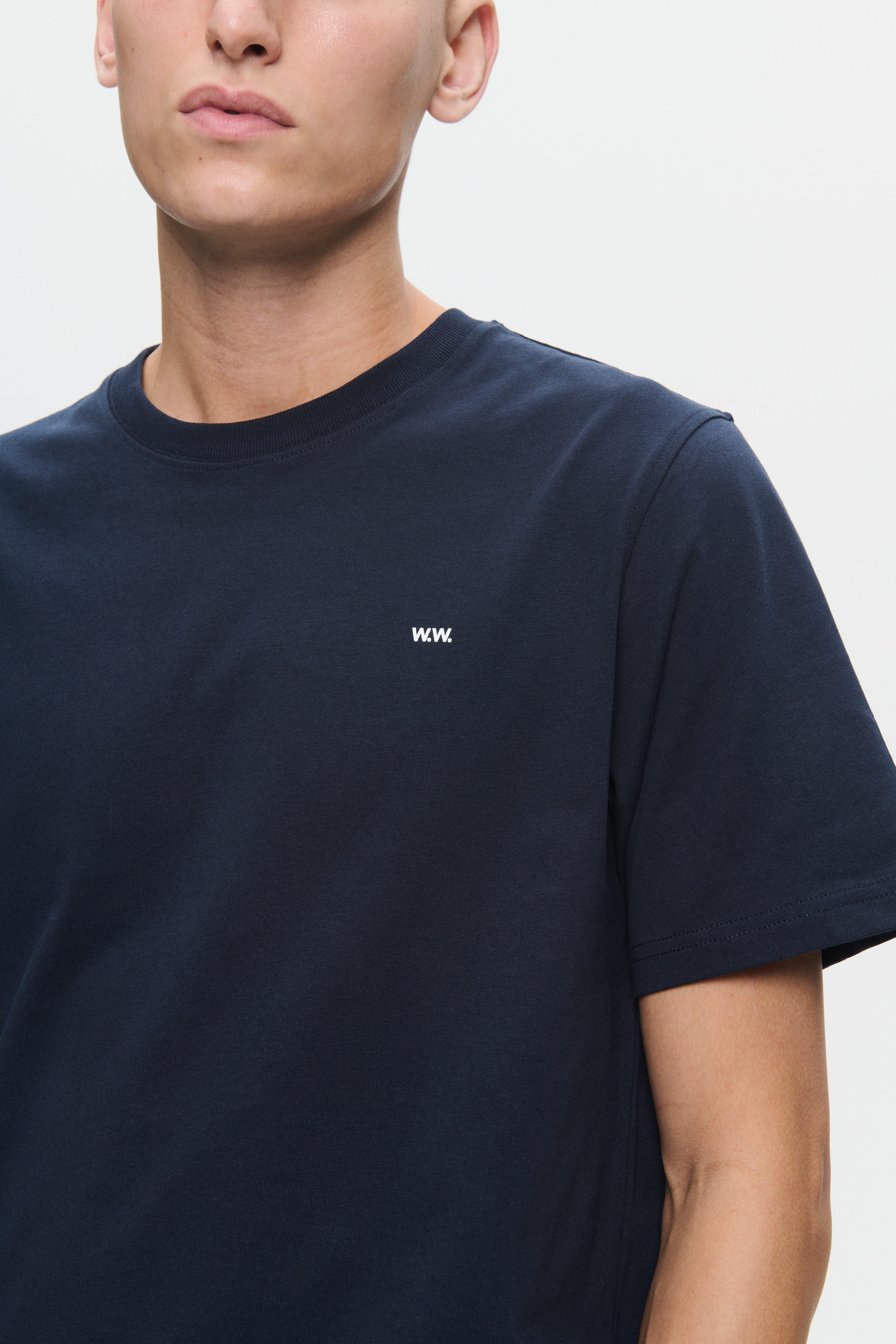 WWEssential T-shirt LOOKBOOK DETAIL 30250245-194011