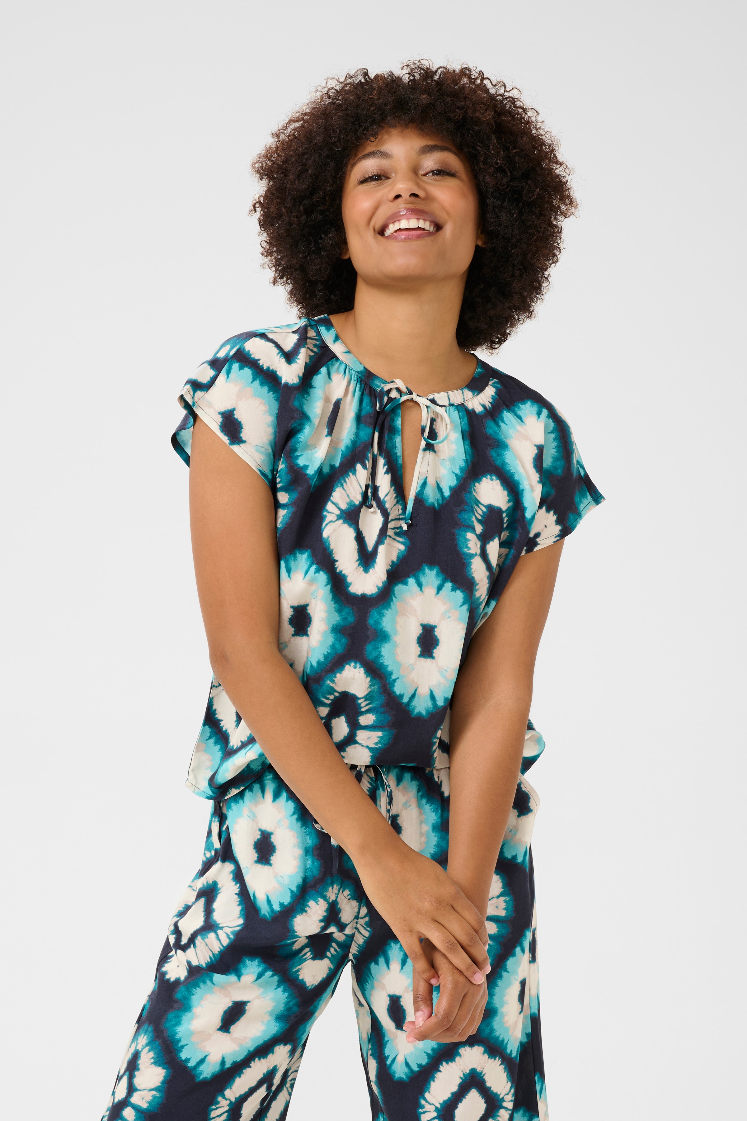 CRTiah Blus LOOKBOOK FRONT 10613602-107522