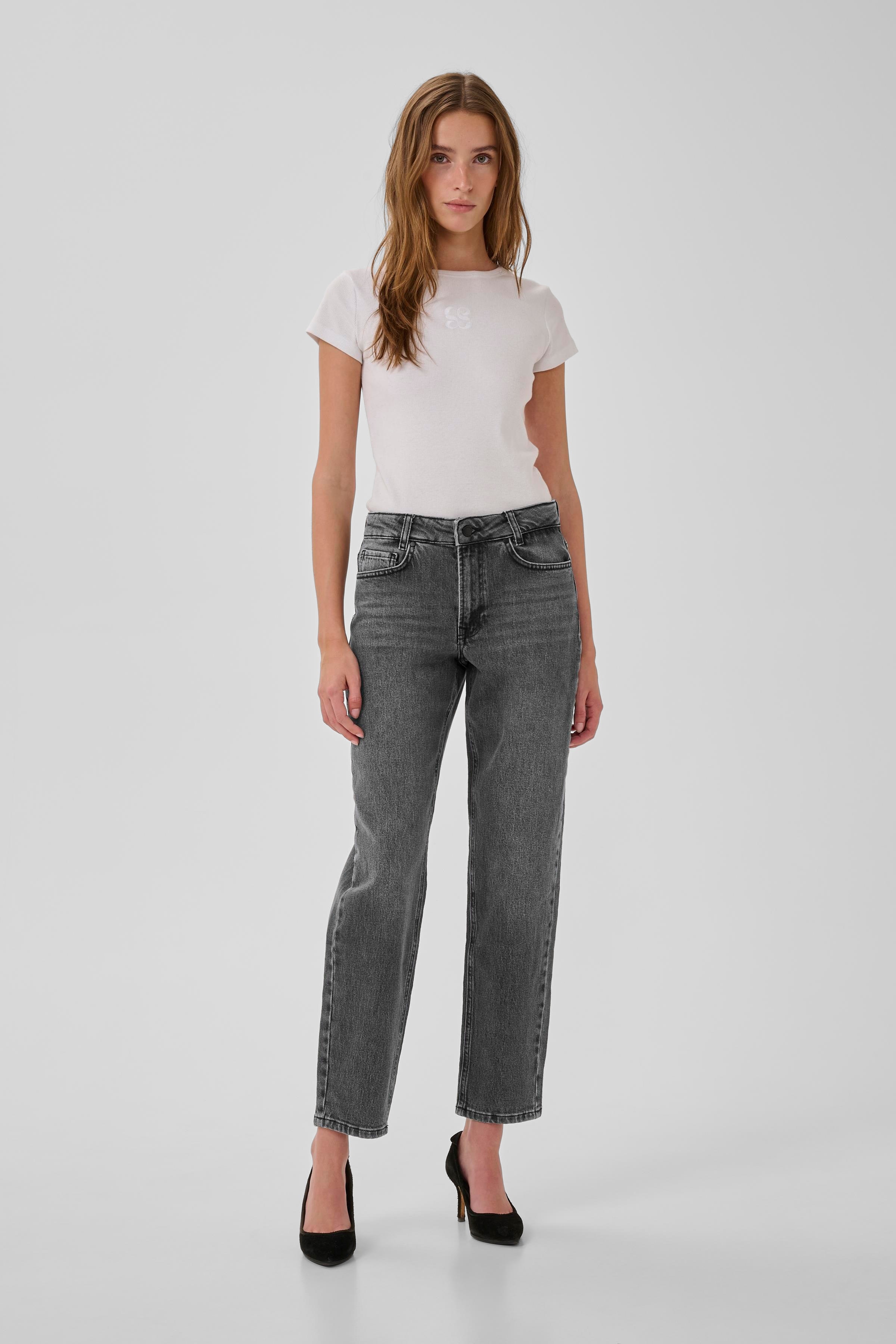 04 THE MOMMY HIGH TAPERED LOOKBOOK FRONT 10704537-100087