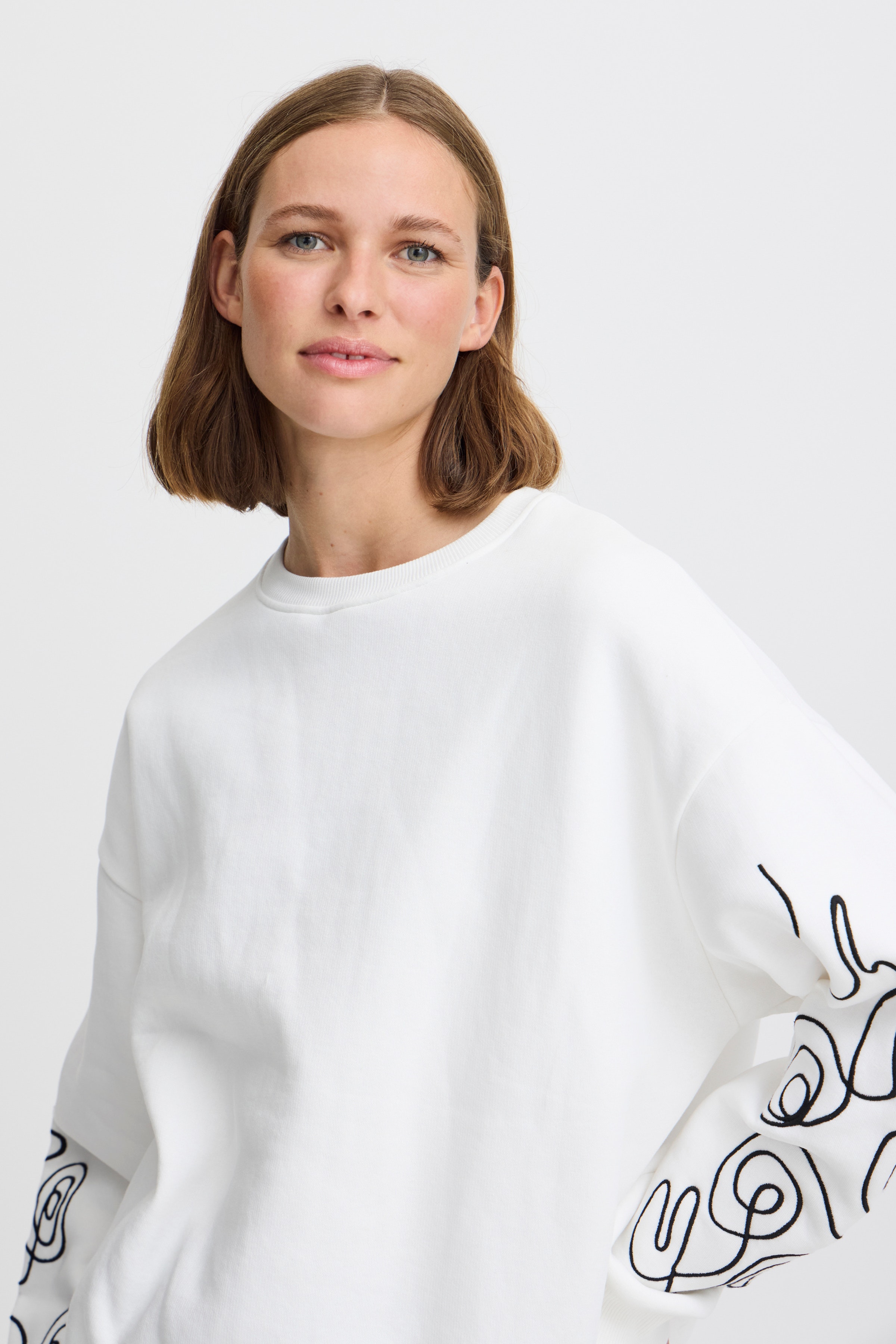 BYSTYLAR Sweatshirt LOOKBOOK DETAIL 20816011-114800