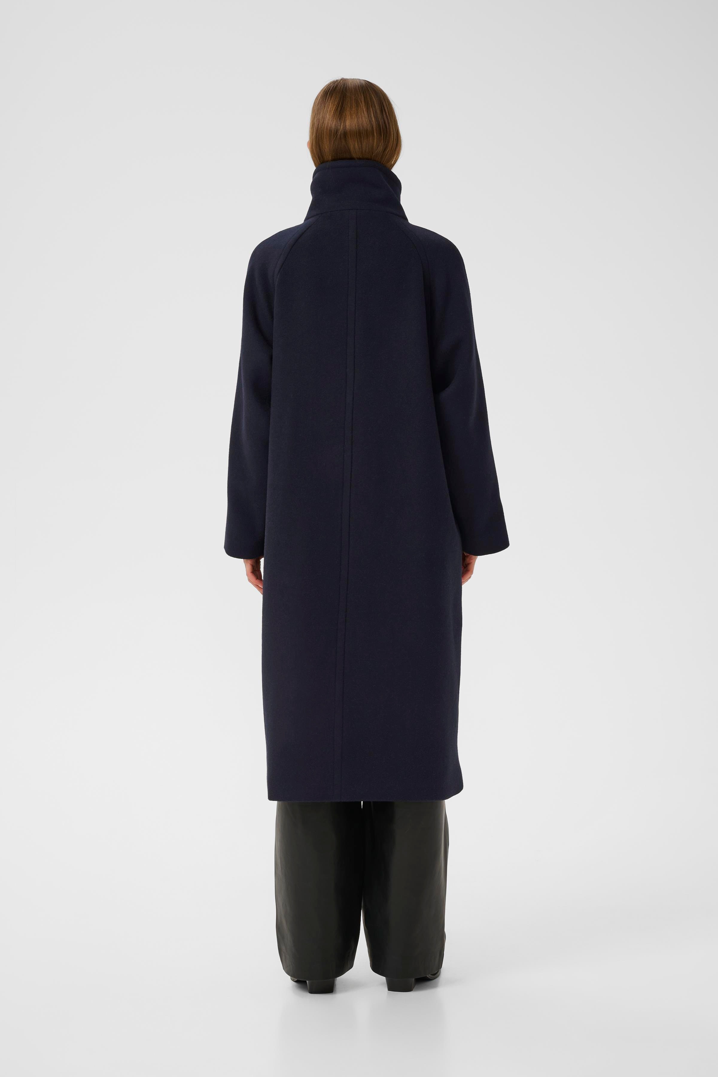ThoraIW Collar Mantel LOOKBOOK FRONT 30111083-300005