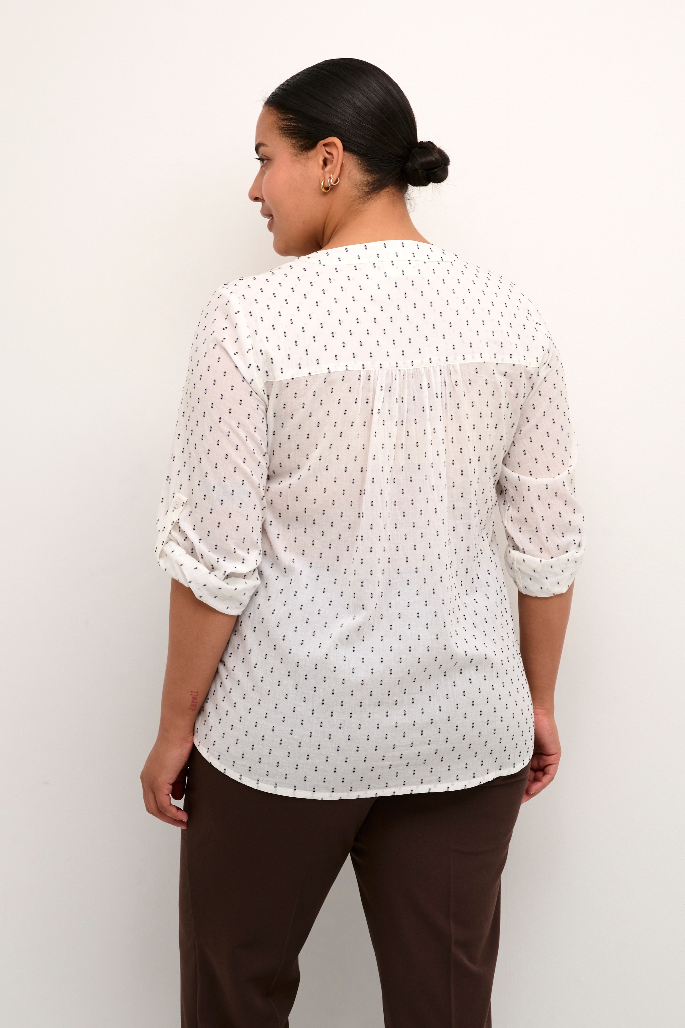 KCsolo Blouse LOOKBOOK BACK 10581317-105298