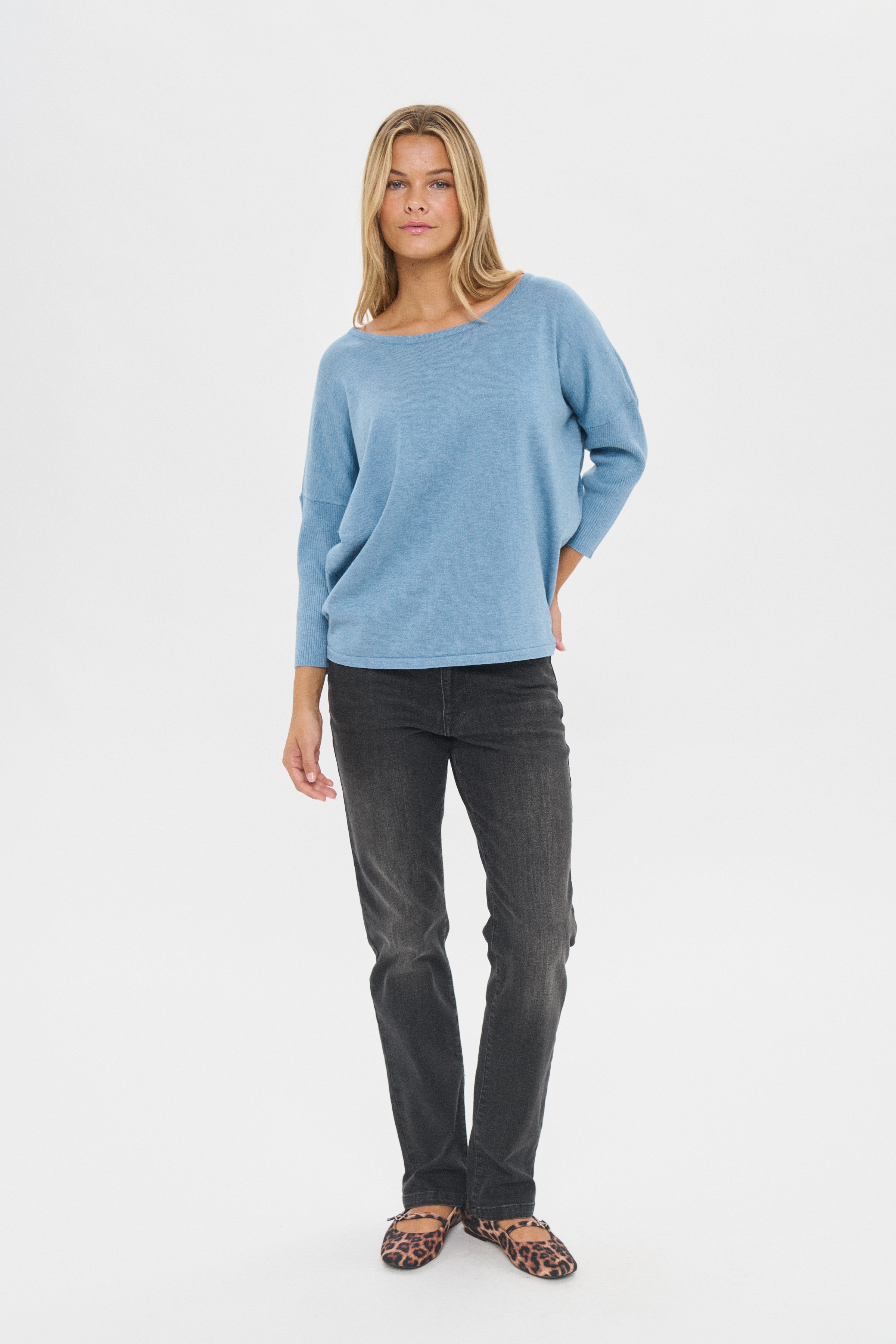 MilaSZ R-Neck Pullover LOOKBOOK FRONT 30500003-1740201