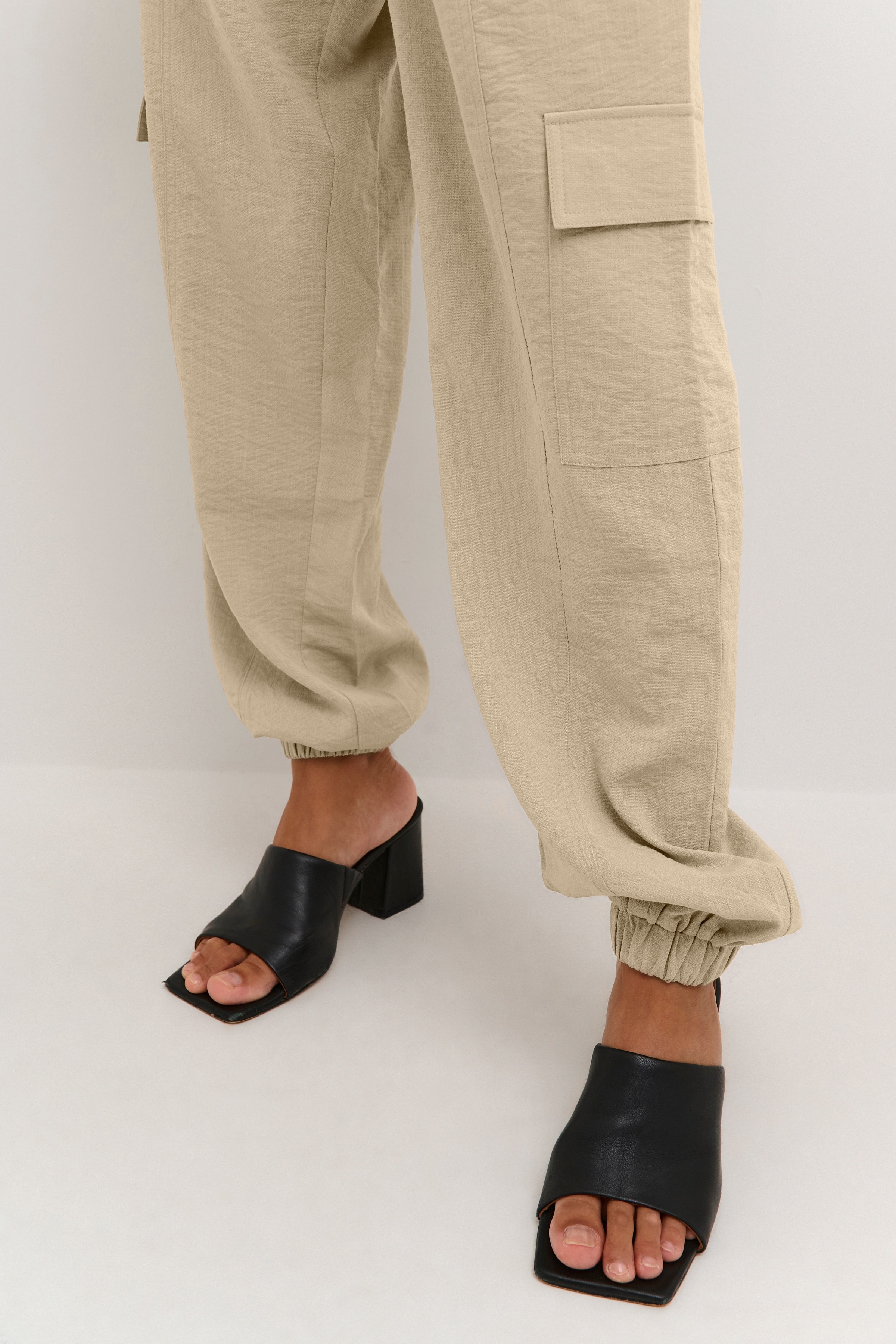 KAmajse Trousers LOOKBOOK DETAIL 10508685-151305