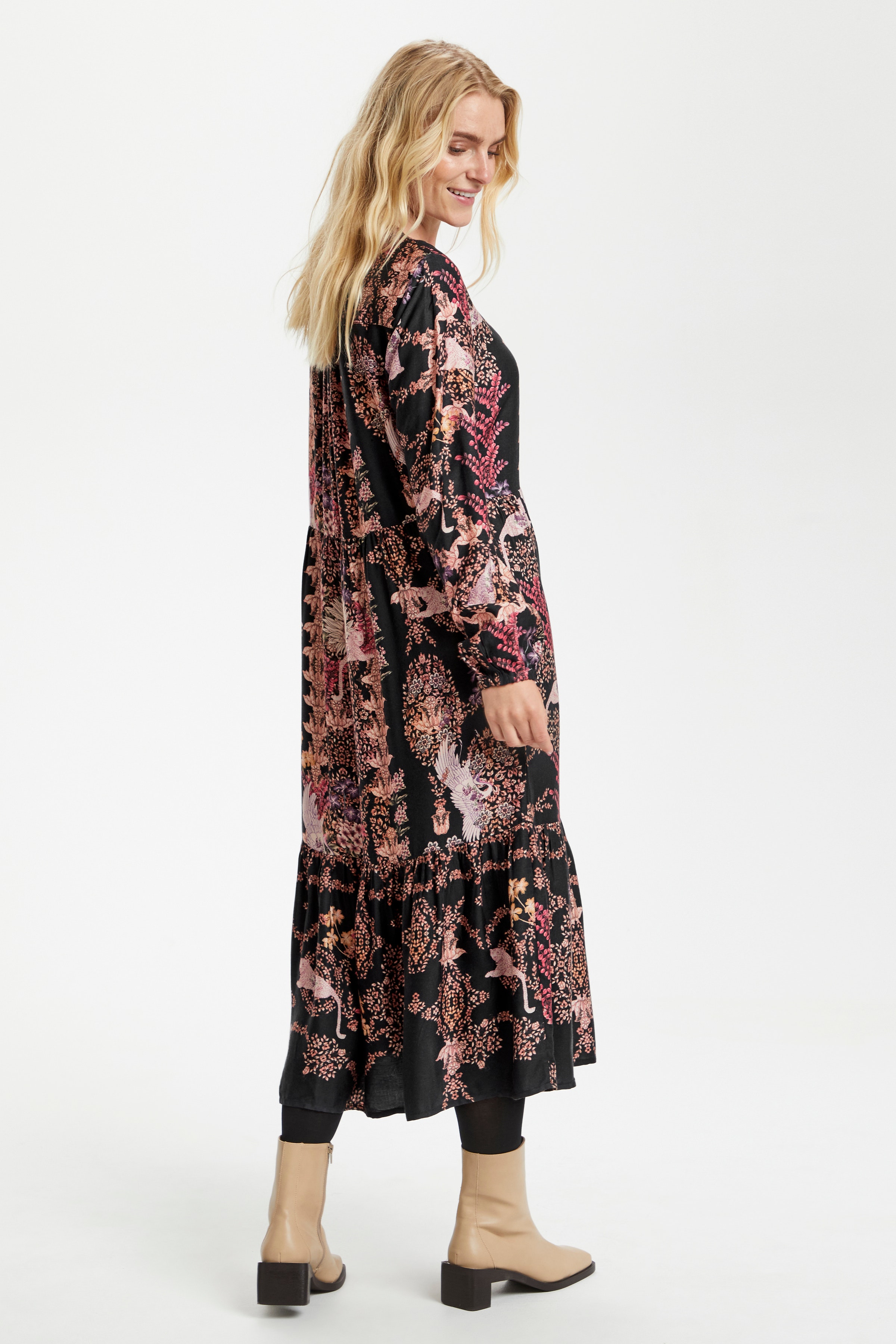CRTigia Kleid LOOKBOOK BACK 10608626-101681