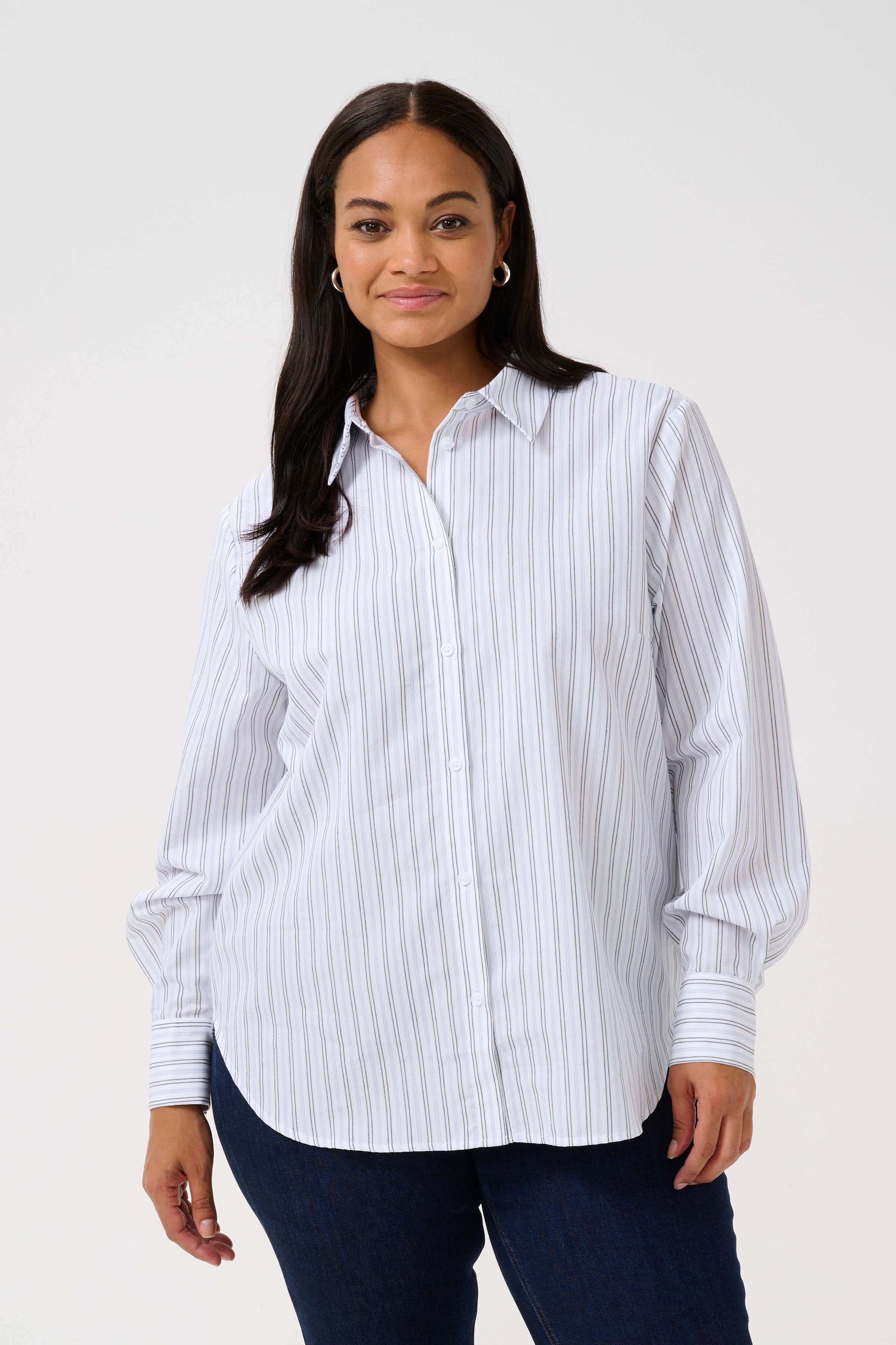 KCselina Shirt LOOKBOOK FRONT 10582869-106874