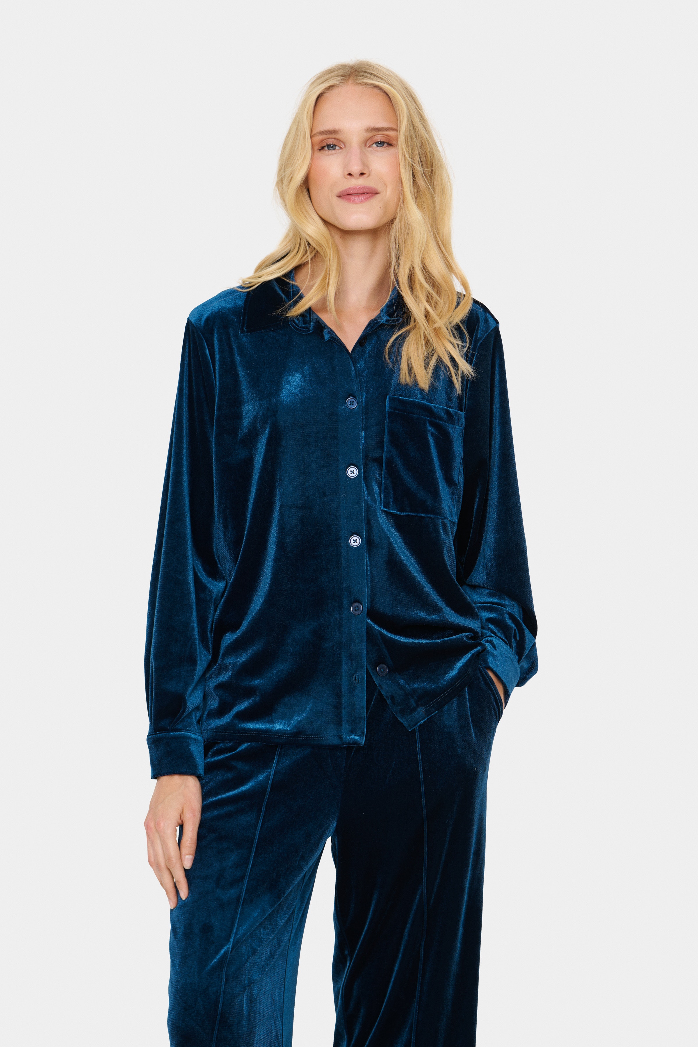 HenrikaSZ Velvet  Shirt LOOKBOOK FRONT 30513616-194128