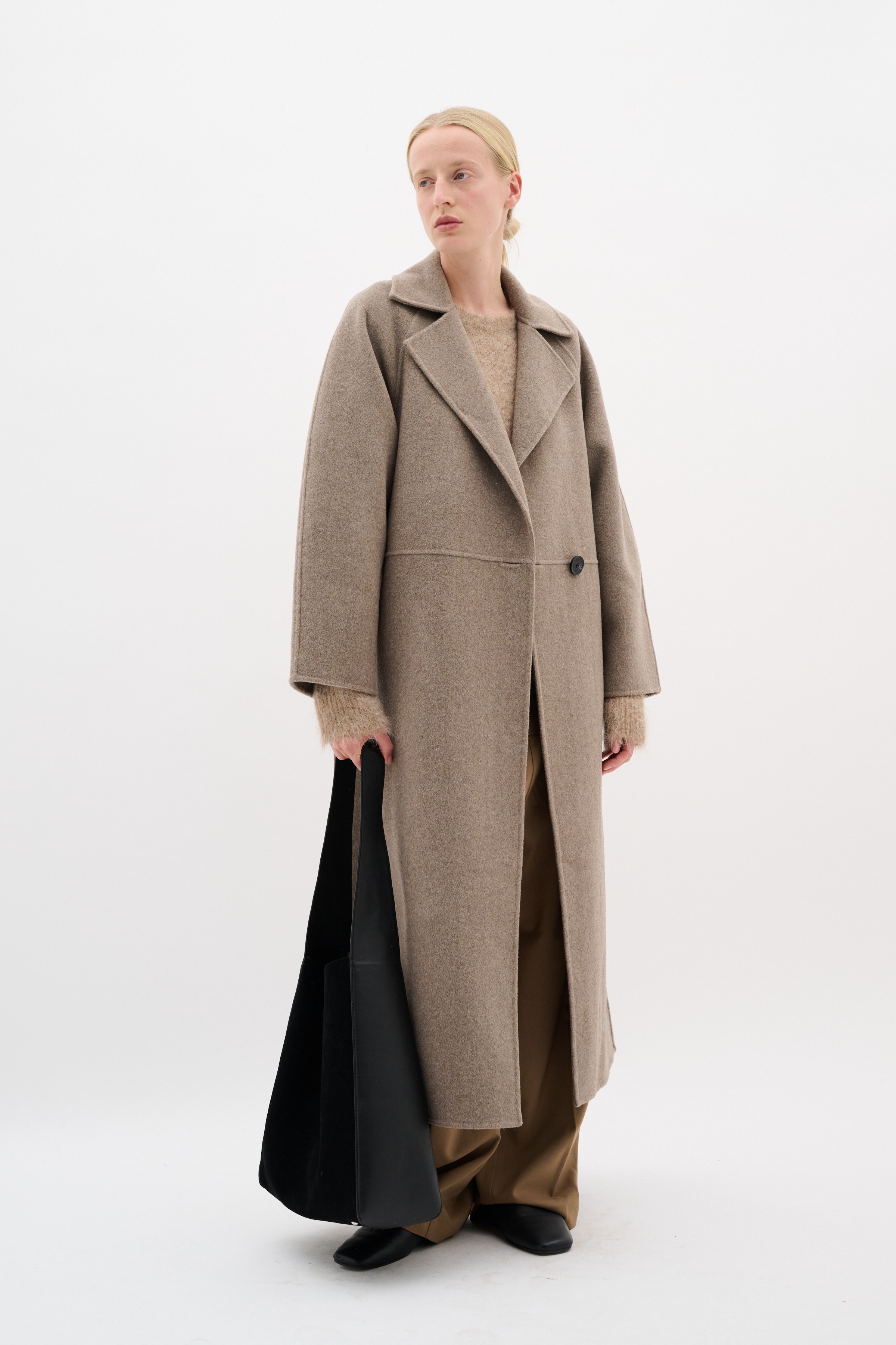 YillaIW Coat LOOKBOOK FRONT 30110608-1813041