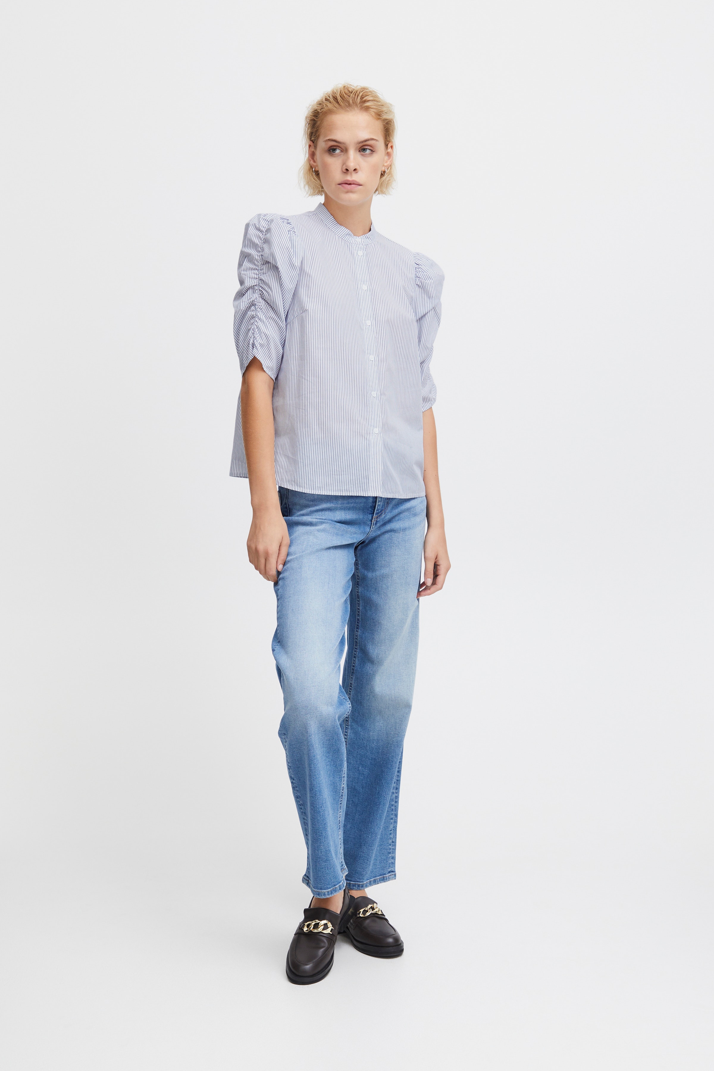 Kortermet bluse LOOKBOOK FRONT 20121475-203301