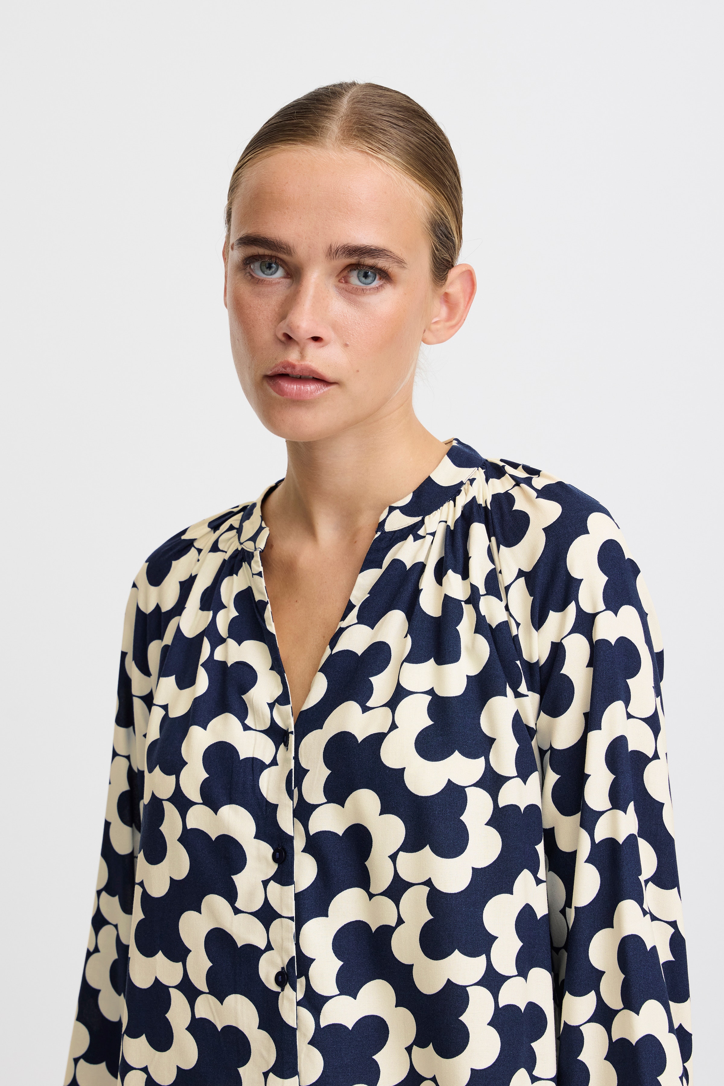 IHNASREEN Shirt LOOKBOOK DETAIL 20121993-204371