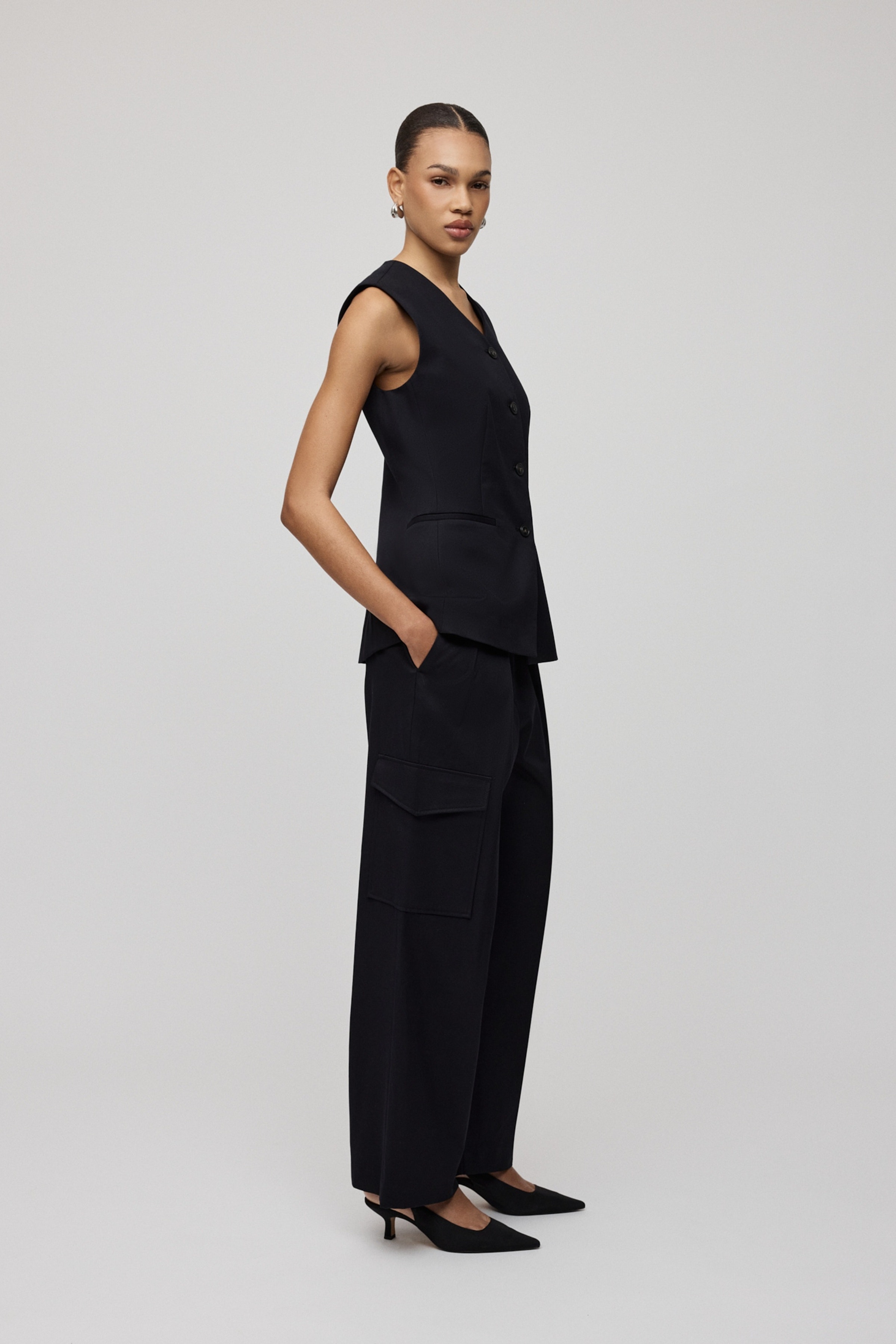 Juniper Vest LOOKBOOK FRONT 30600697-BL900