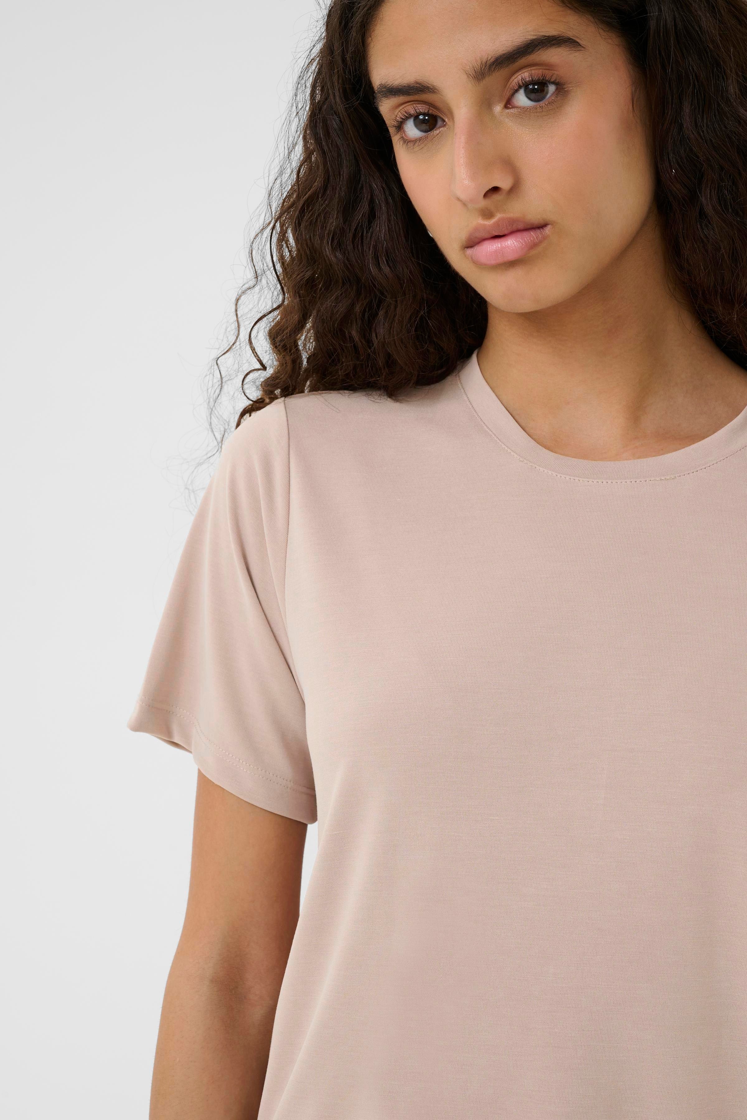 LilianaIW Base T-shirt LOOKBOOK FRONT 30109354-151506