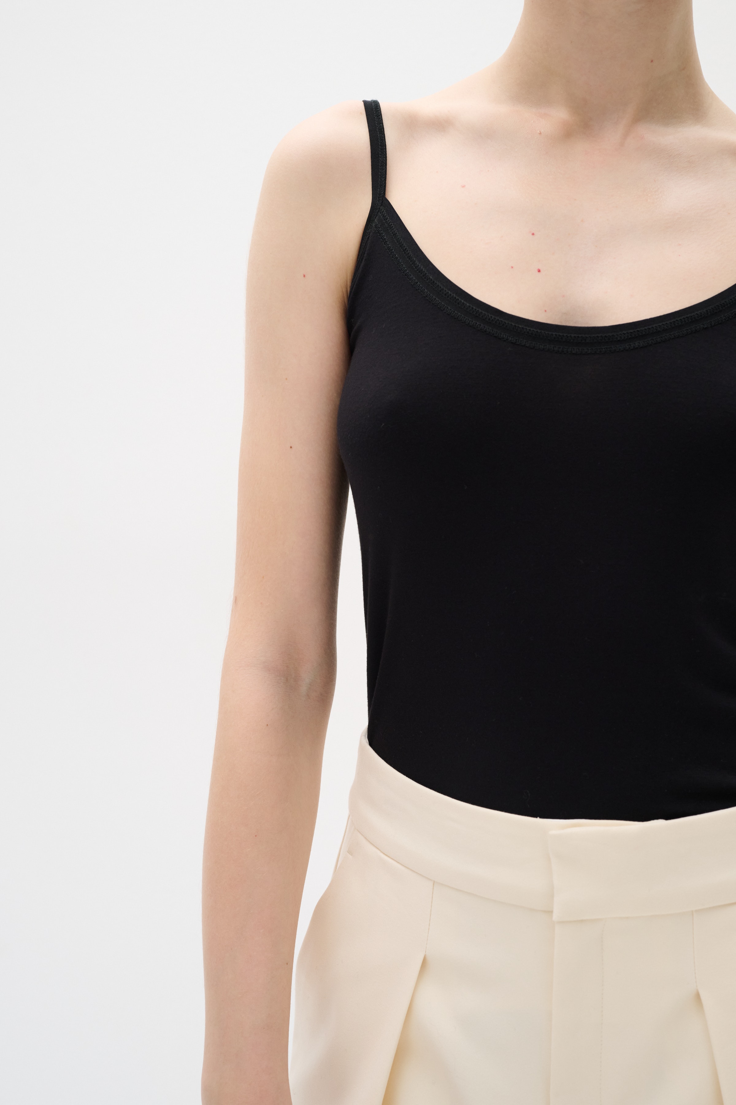 Finesse Top LOOKBOOK DETAIL 30100292-10050