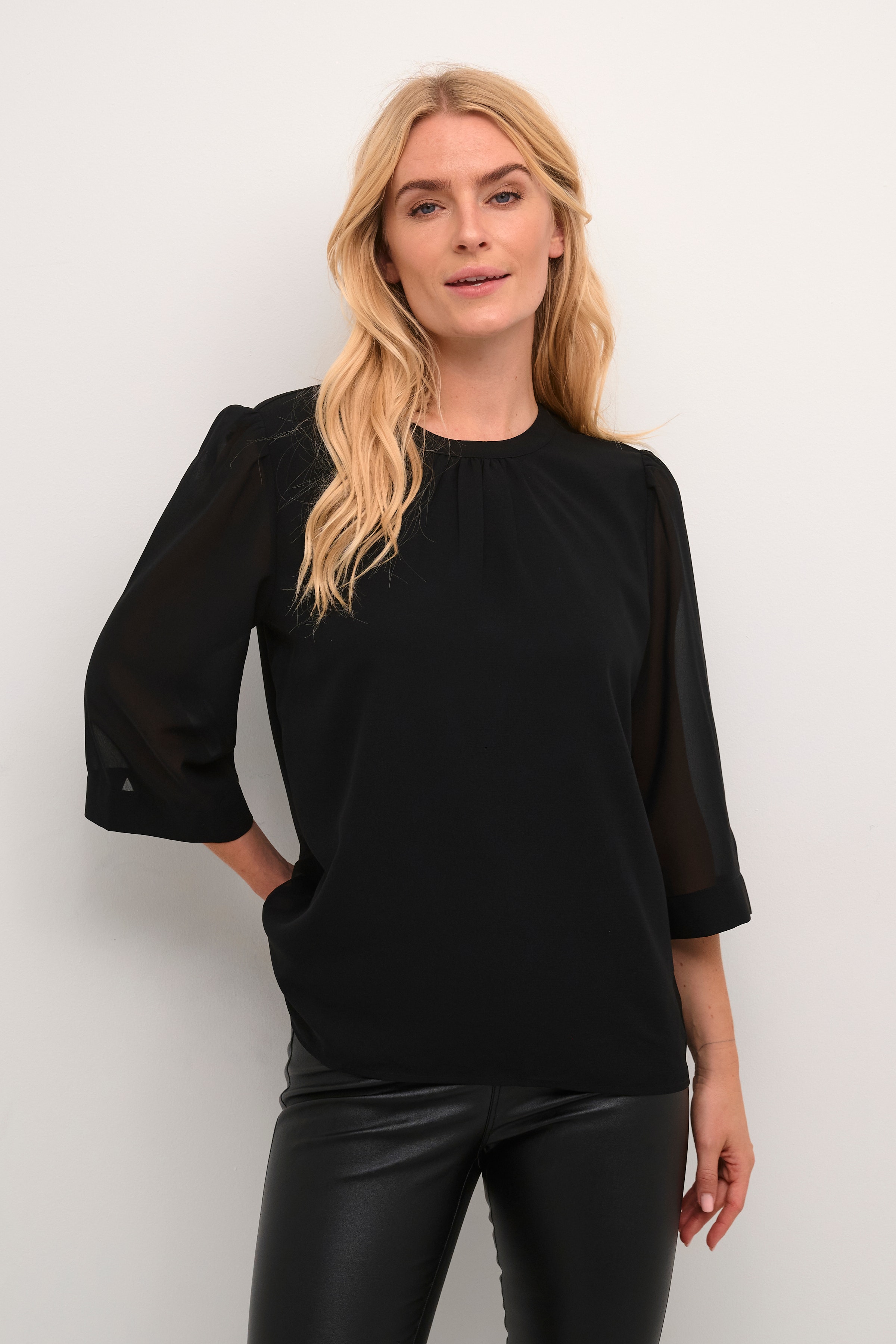 BPjuliane Blouse LOOKBOOK FRONT 10590586-100121B