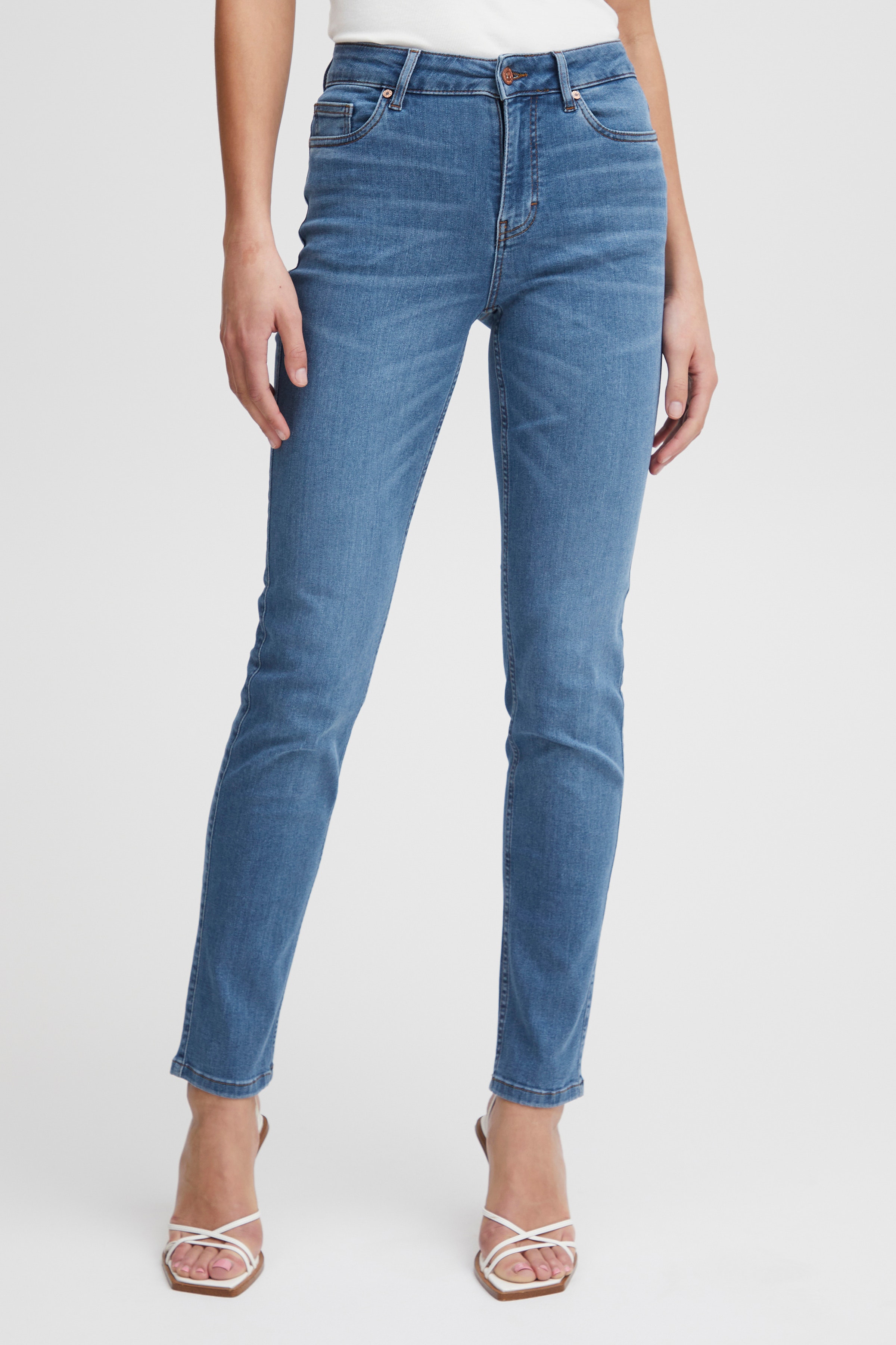 PZEMMA HW Jeans Medium Straight Leg LOOKBOOK FRONT 50206336-200005