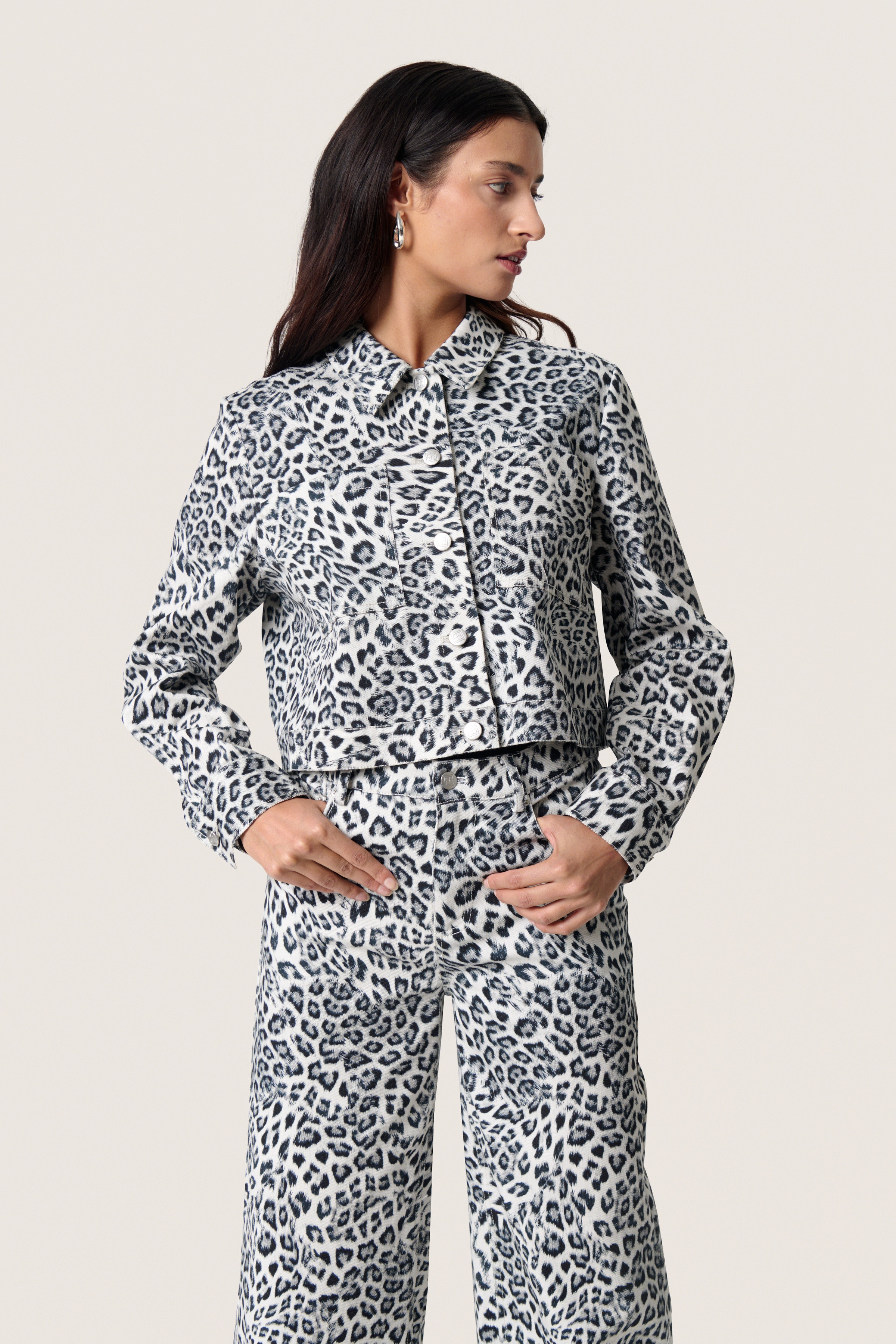 SLSandja Shirt LOOKBOOK FRONT 30408718-304331