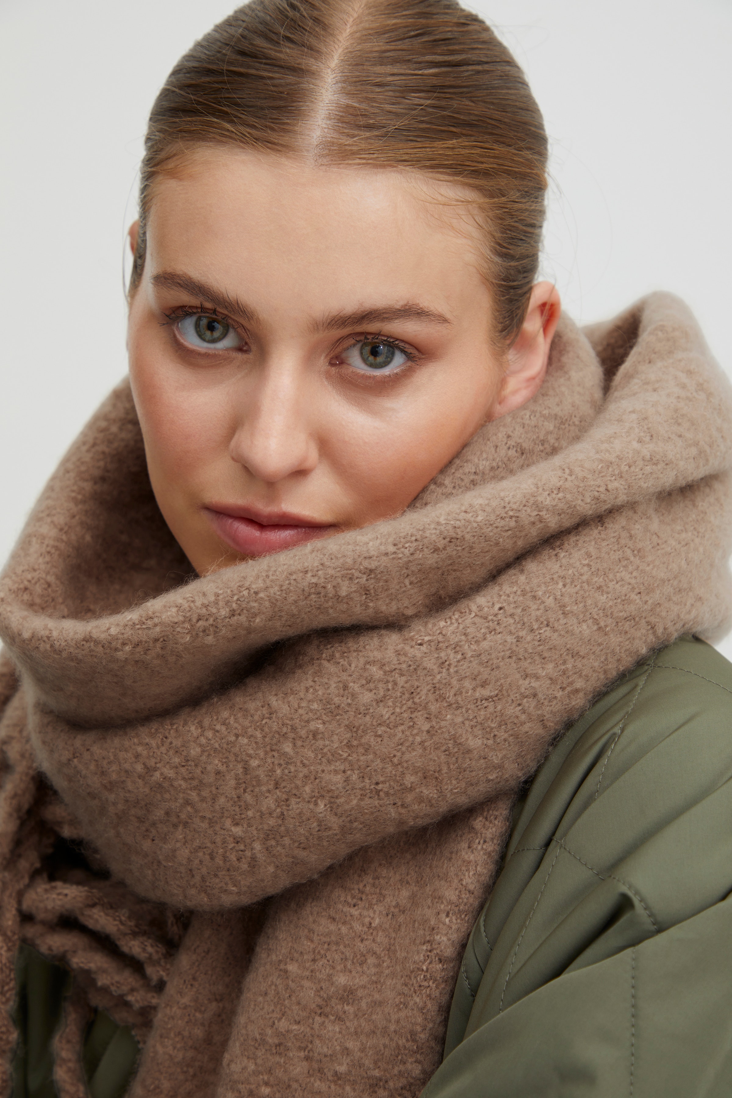 IABREW Scarf LOOKBOOK DETAIL 20112665-161310