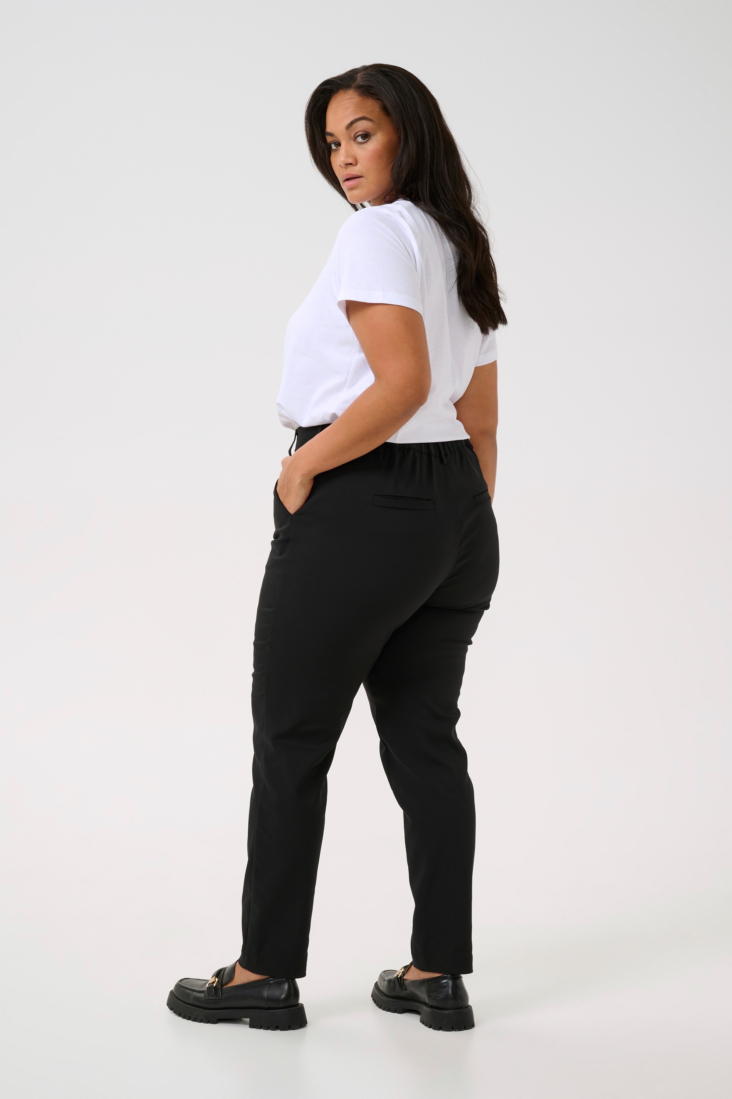 KClora Pantalon LOOKBOOK BACK 10582651-100121