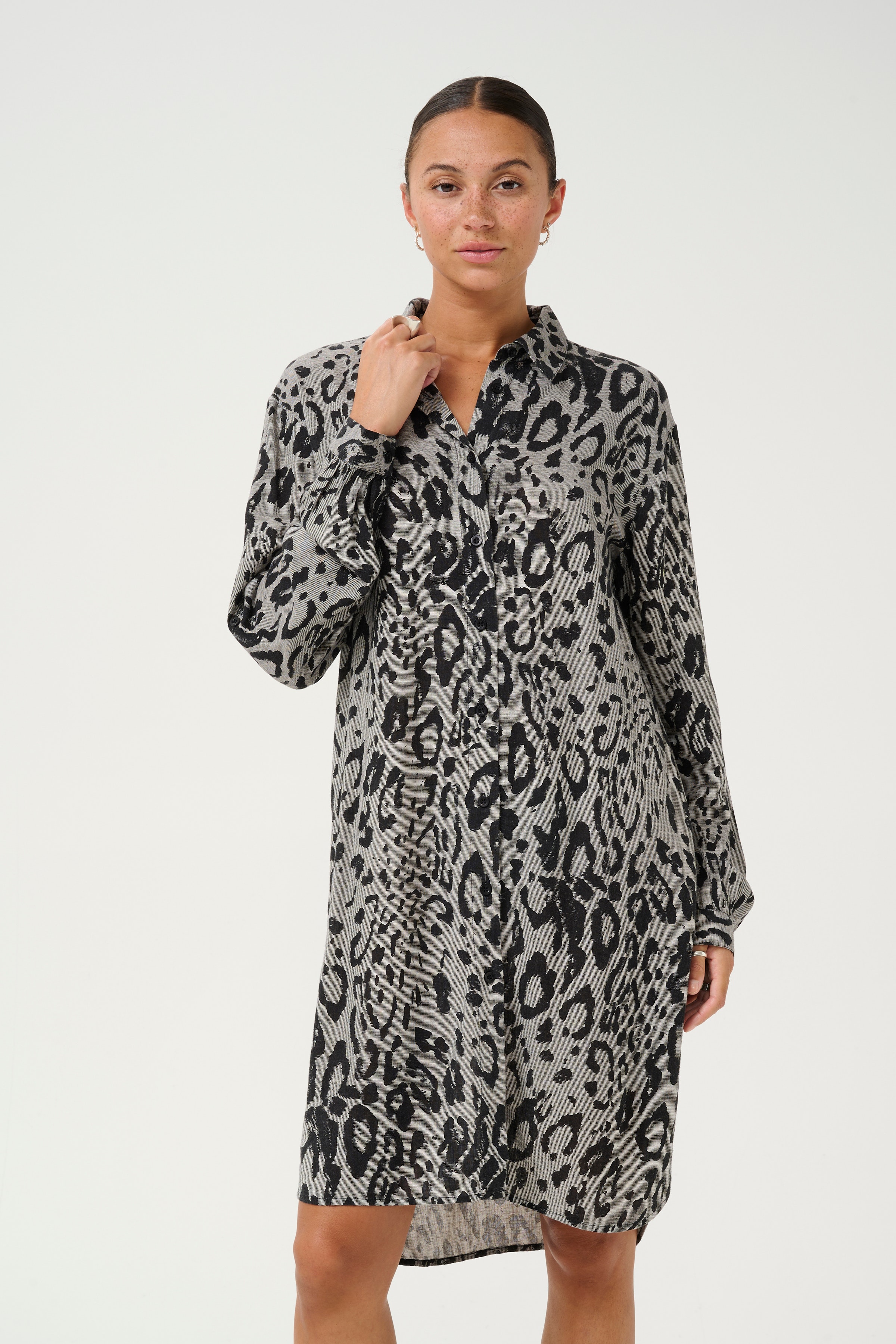 KAmilia Leinenhemd LOOKBOOK FRONT 10508311-107126