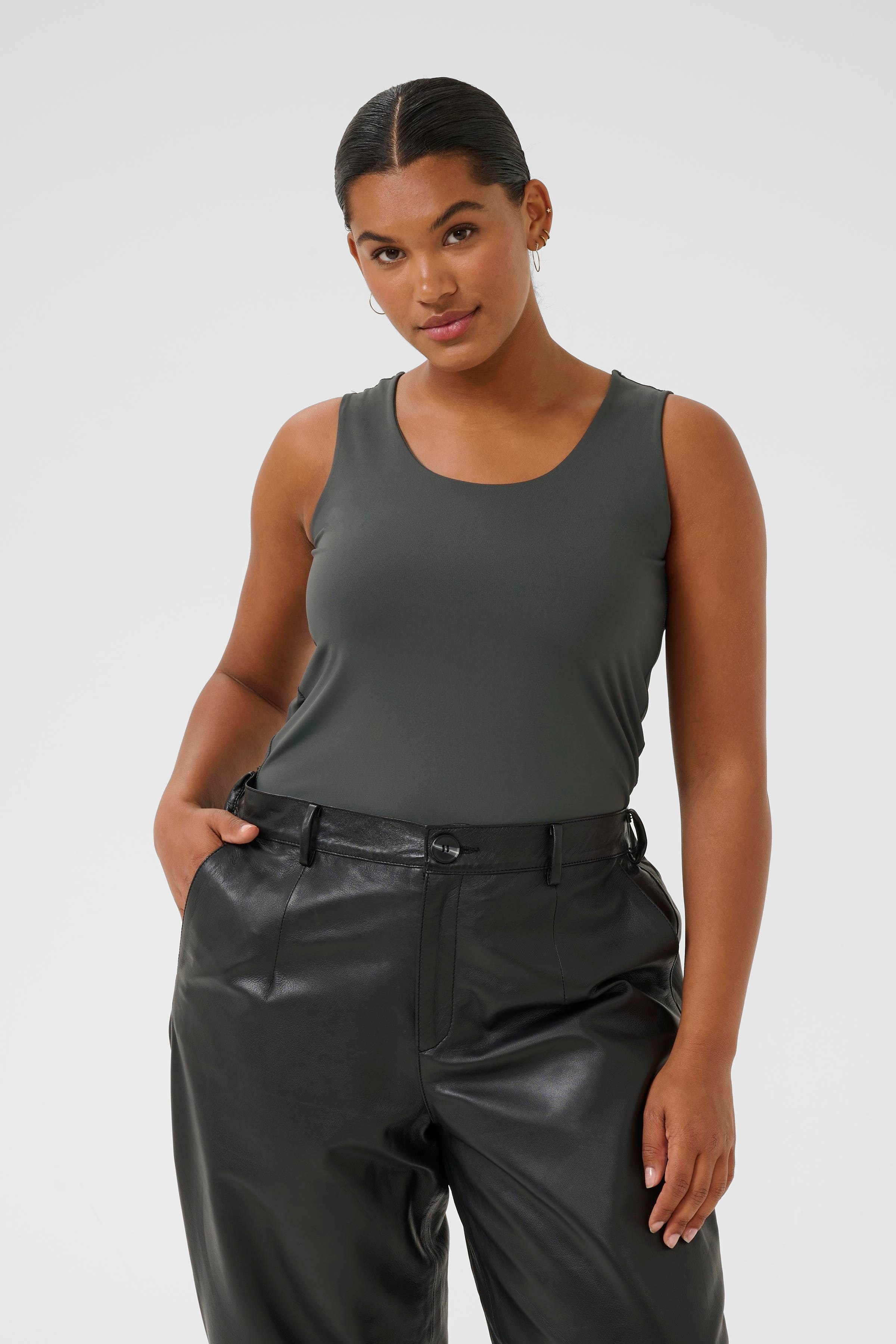 KCerina Top LOOKBOOK FRONT 10583707-190205