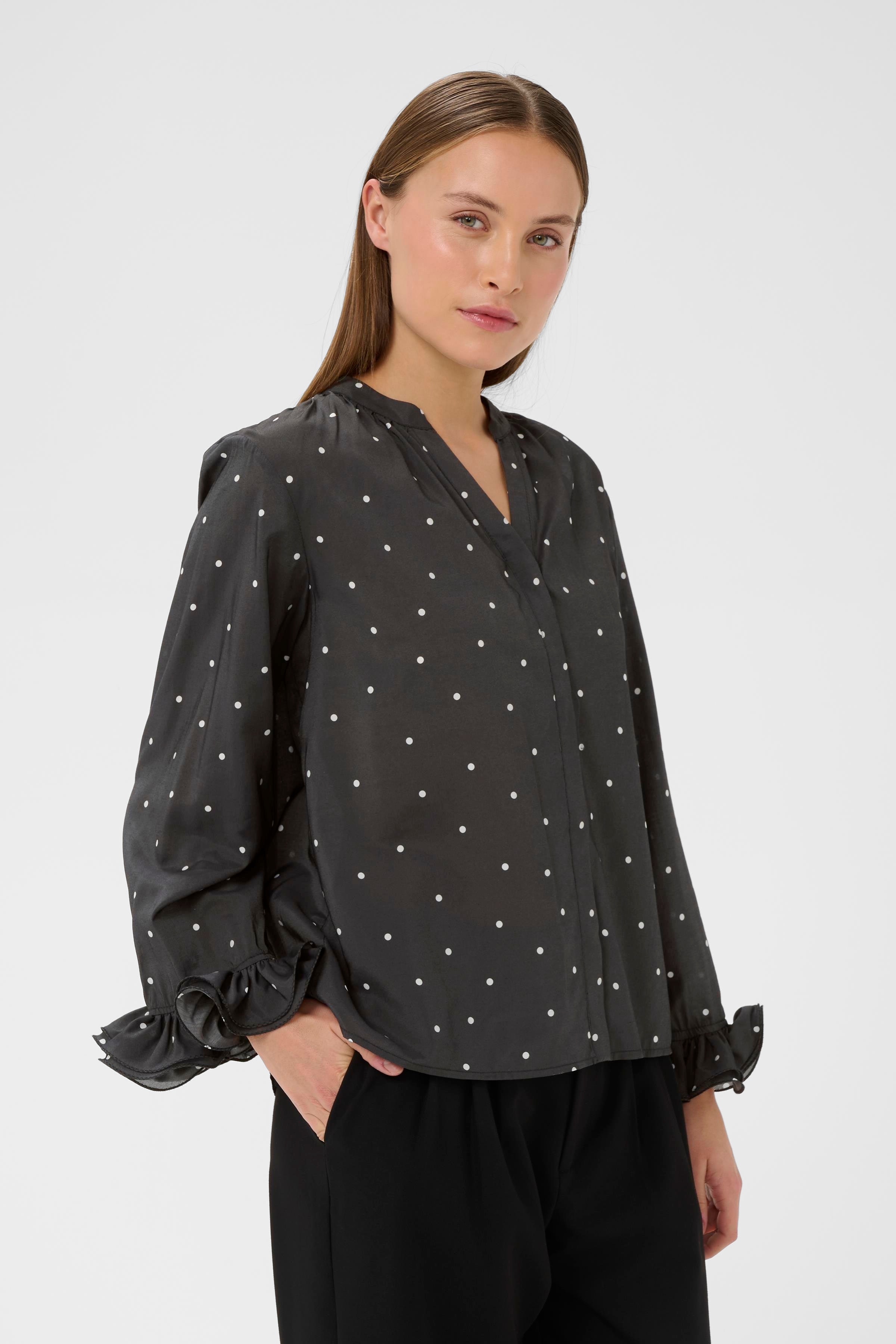 KBCaroline Blouse LOOKBOOK FRONT 10105719-108862