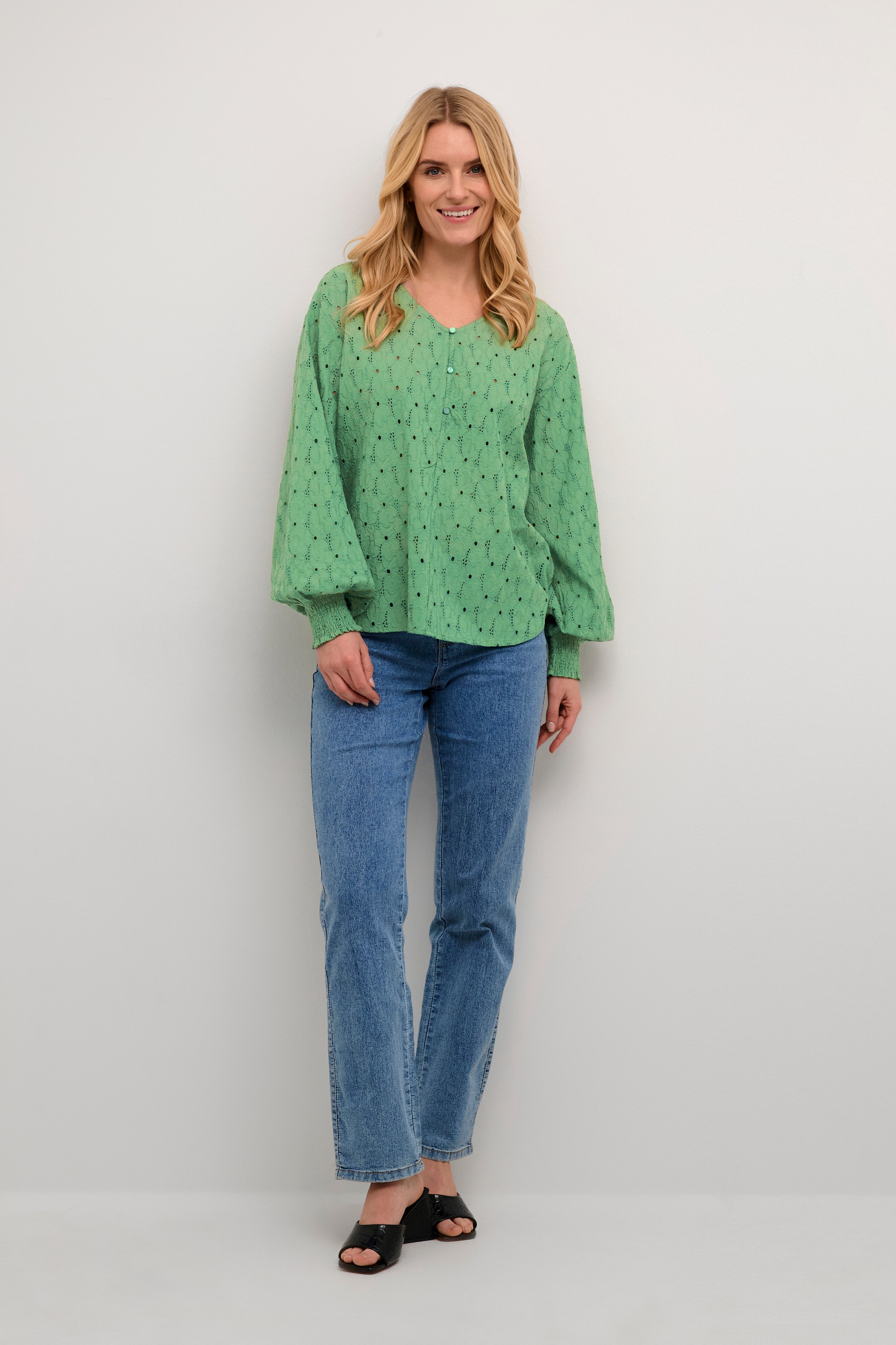 BPilona Blus LOOKBOOK FRONT 10590444-176219B