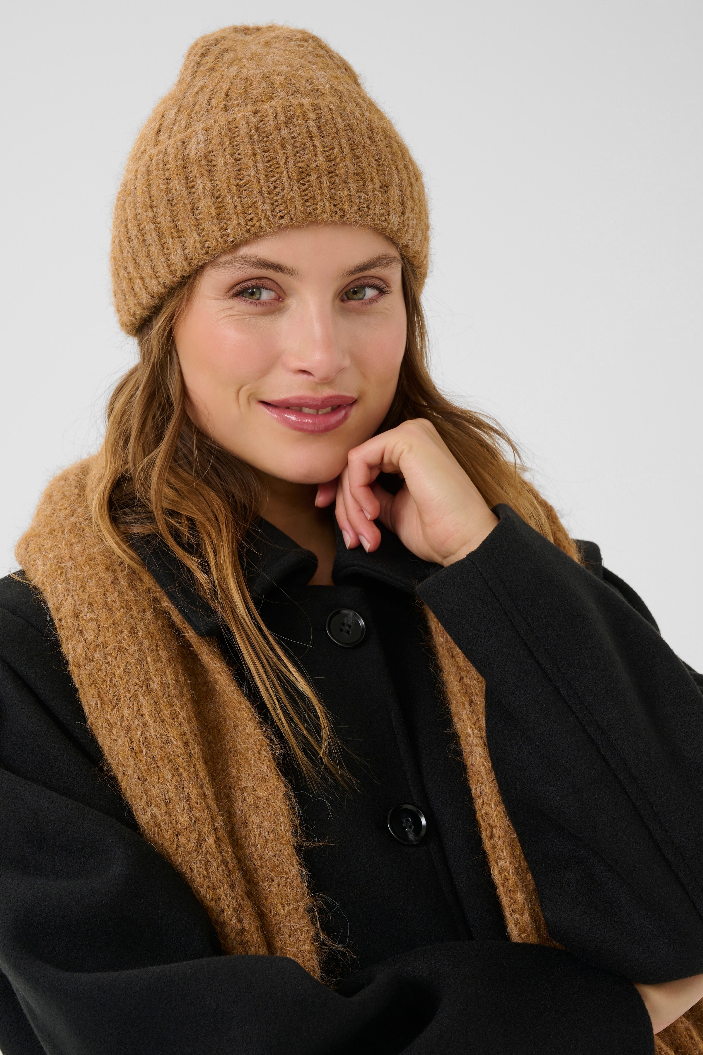 KAhenry Hood LOOKBOOK DETAIL 10510407-1810291