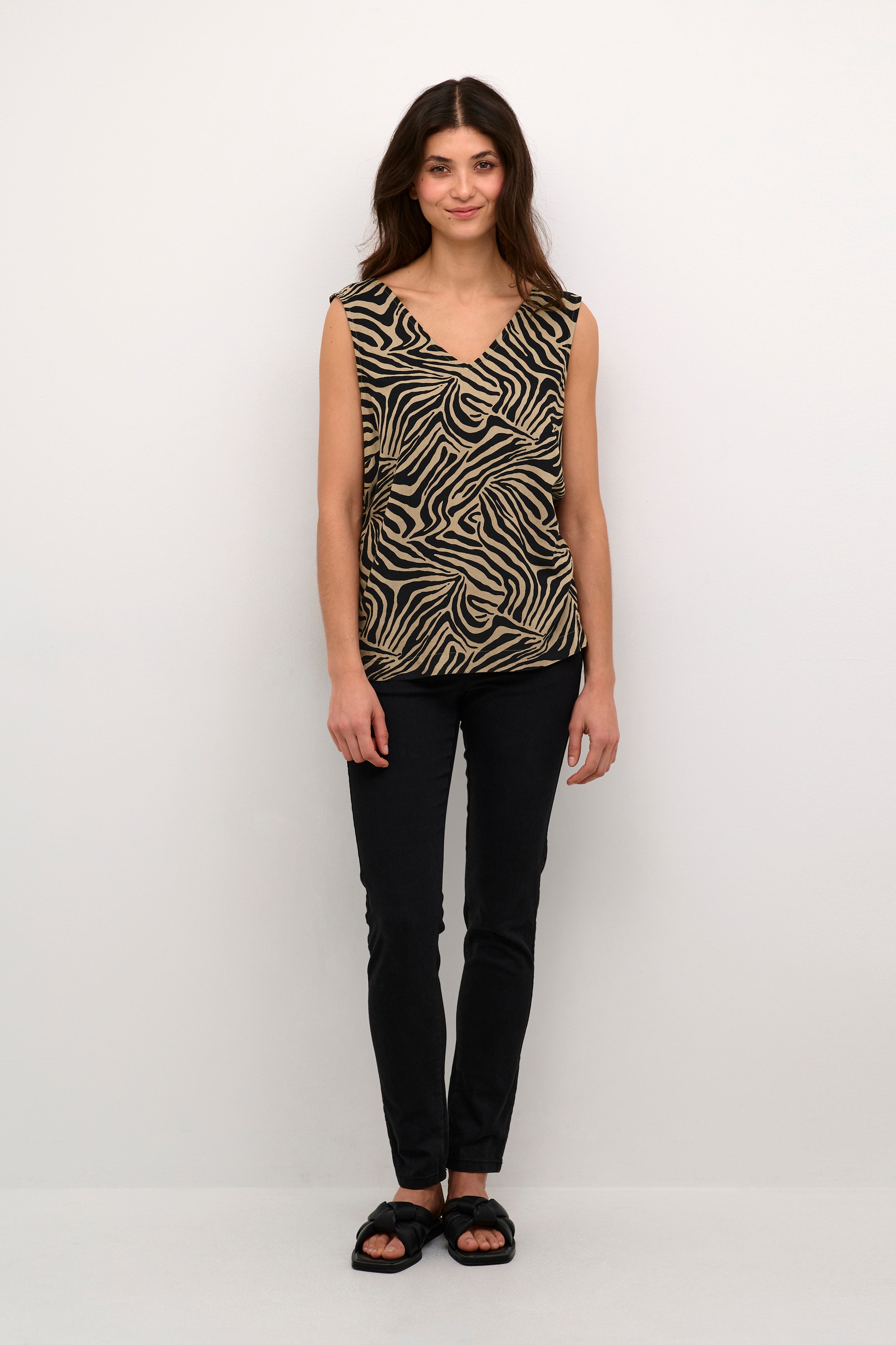 KAmilia Lin Top LOOKBOOK FRONT 10508426-106782