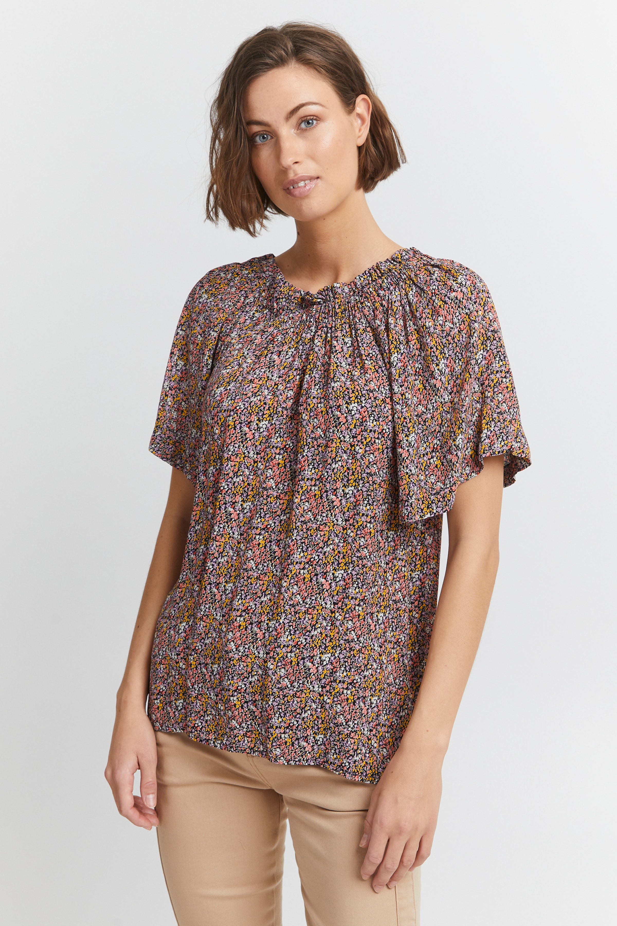 Blouse with short sleeve LOOKBOOK FRONT 20610571-201204