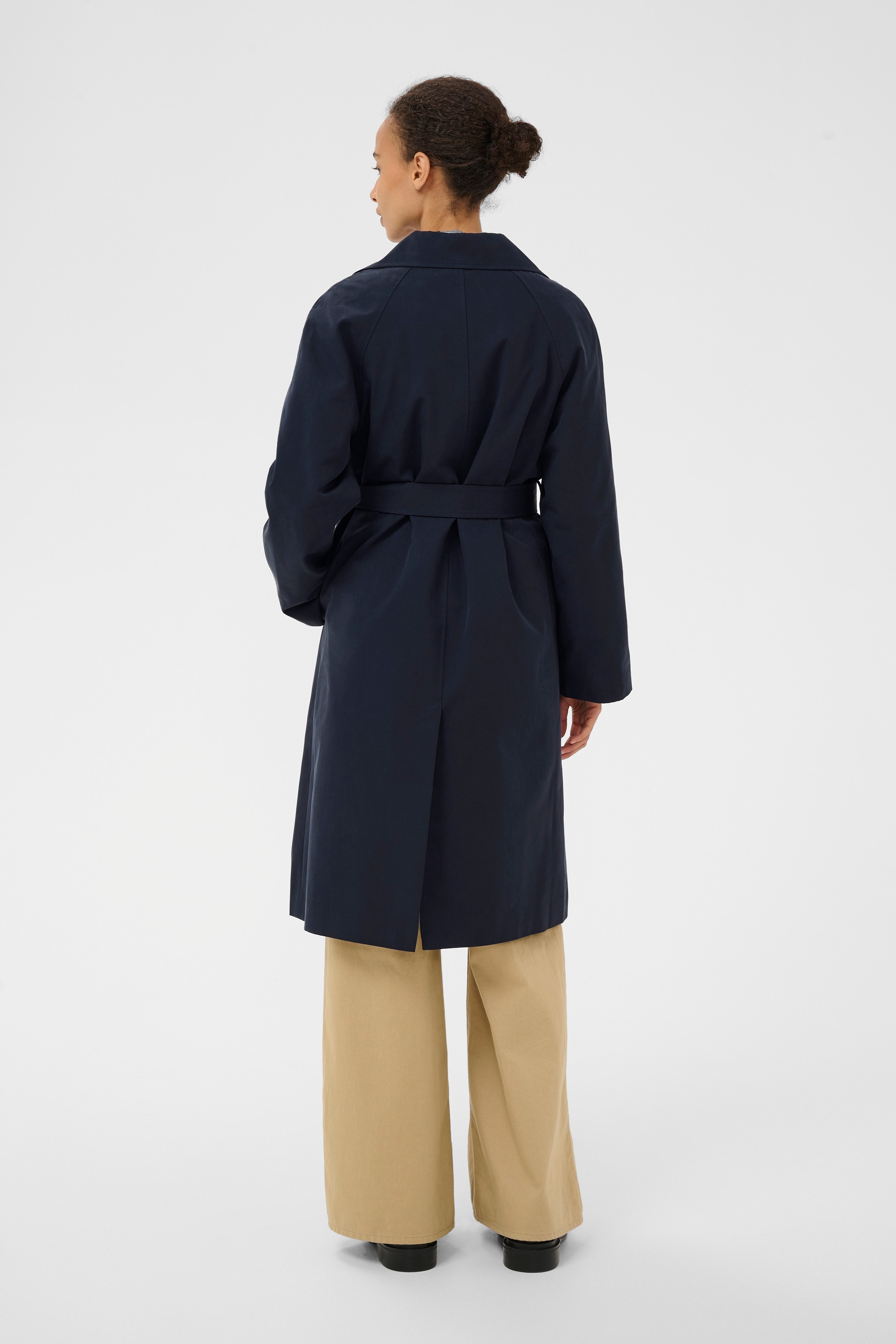 AubriePW Mantel LOOKBOOK BACK 30310477-194013