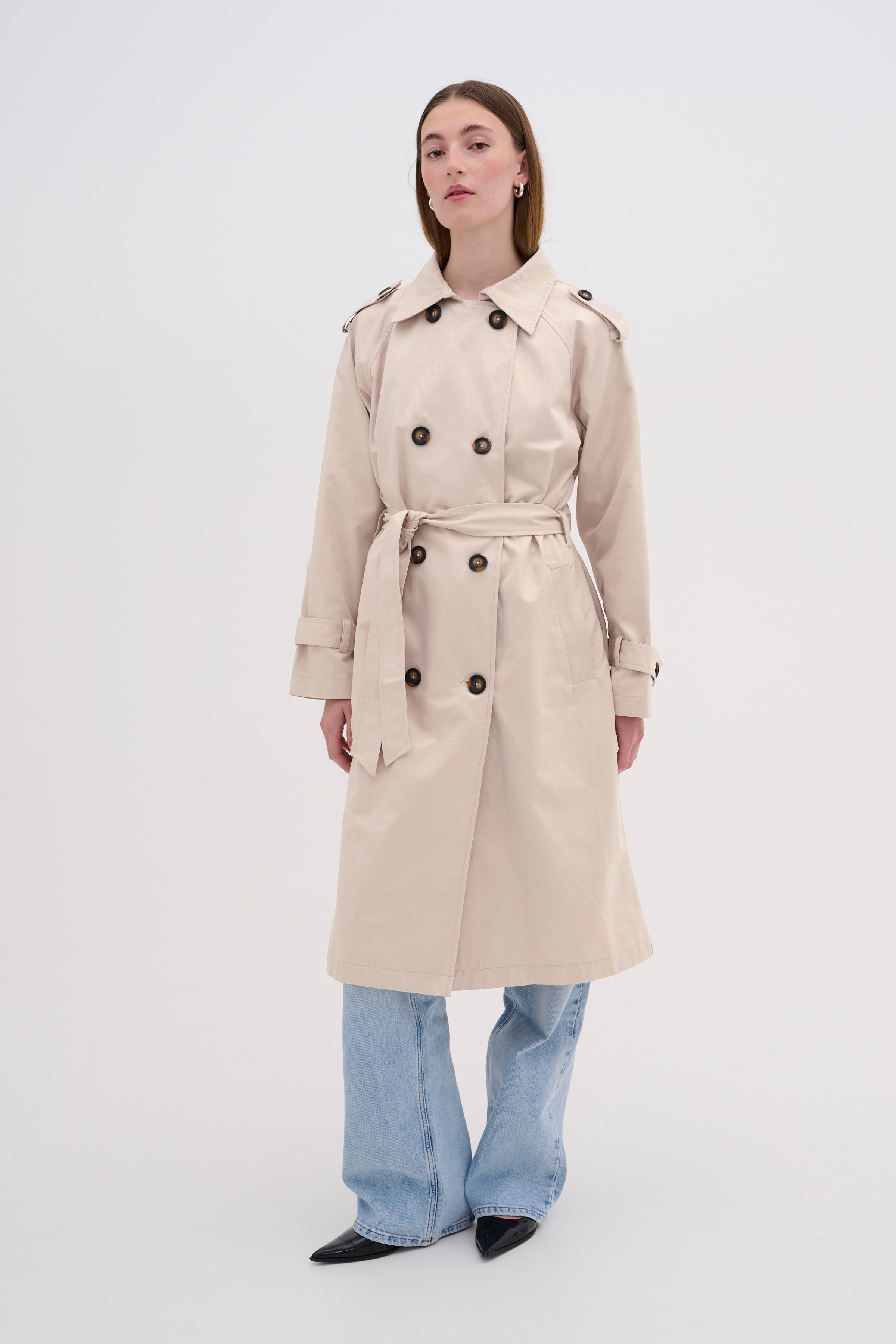 MiraMW Trenchcoat LOOKBOOK FRONT 10704212-130401