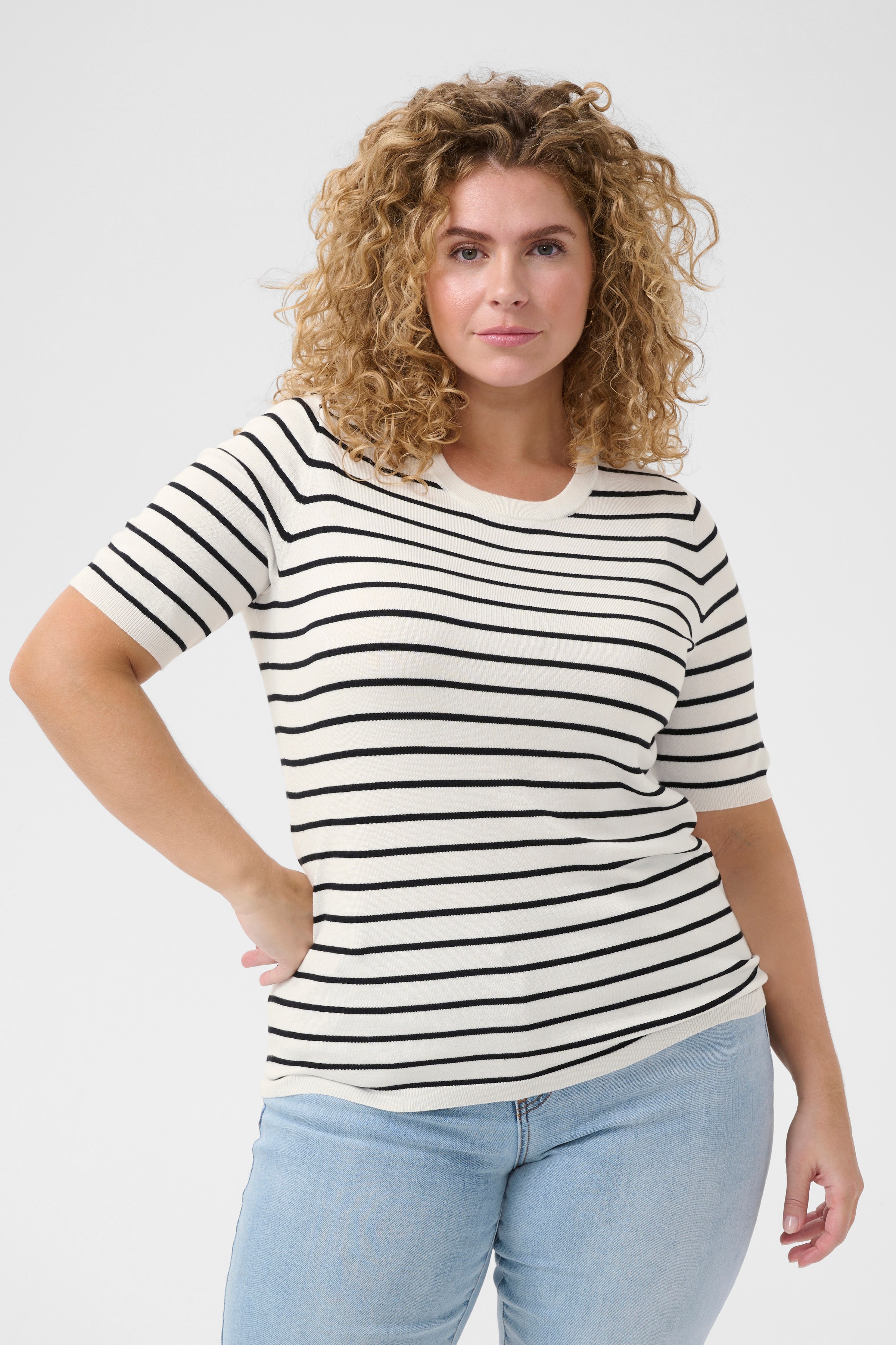 KClizzy Pullover LOOKBOOK FRONT 10582914-105727