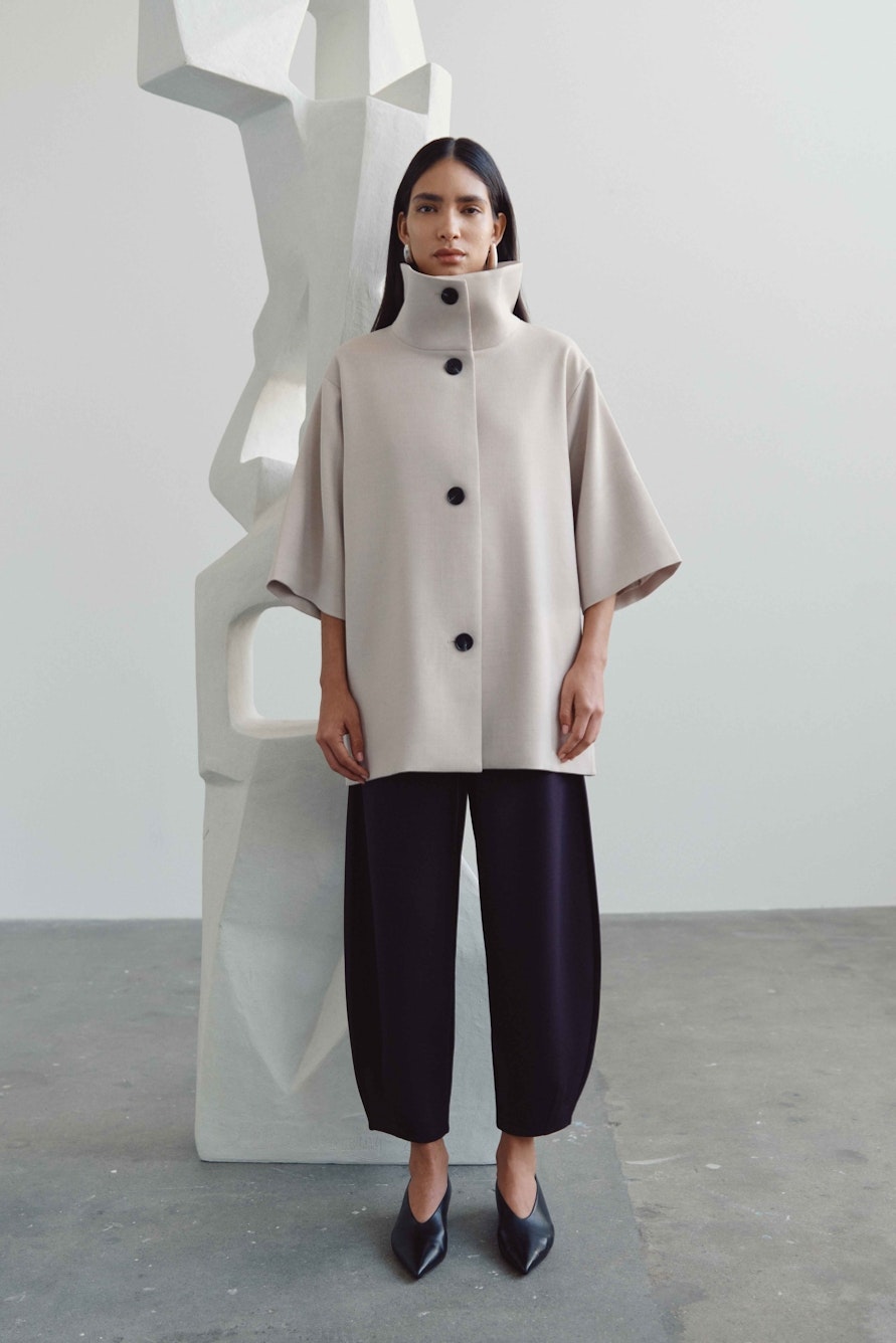 HOLLYNIW Cape LOCATION NONE 30112218-300597