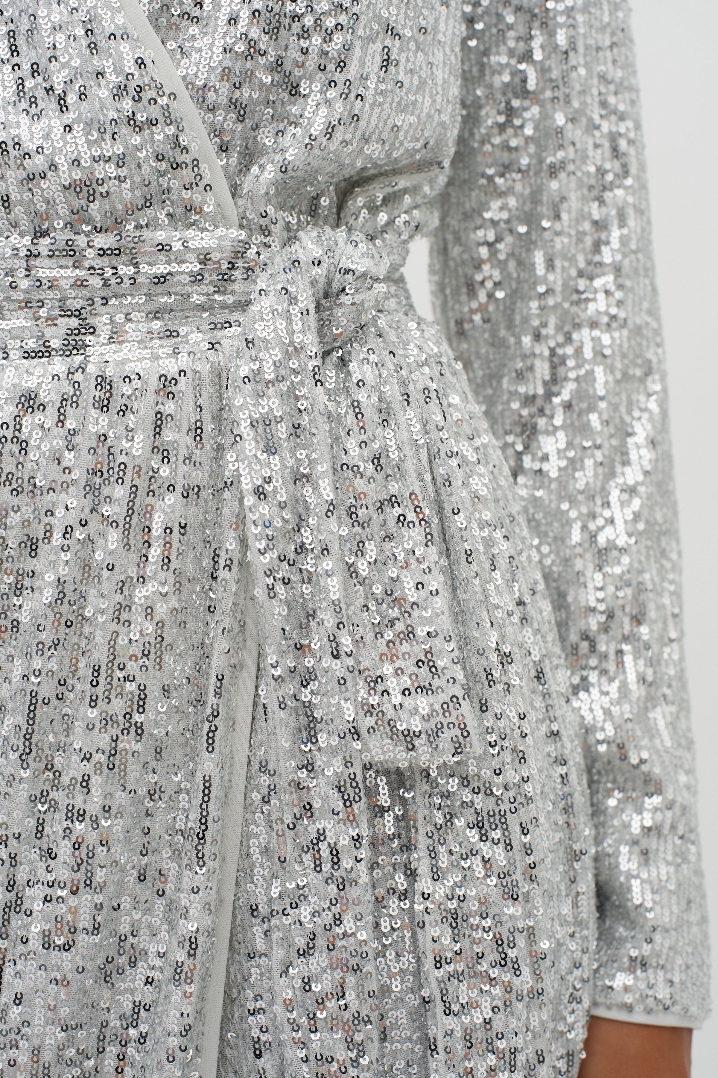 JarjarIW Sequin Dress LOOKBOOK DETAIL 30108866-300030