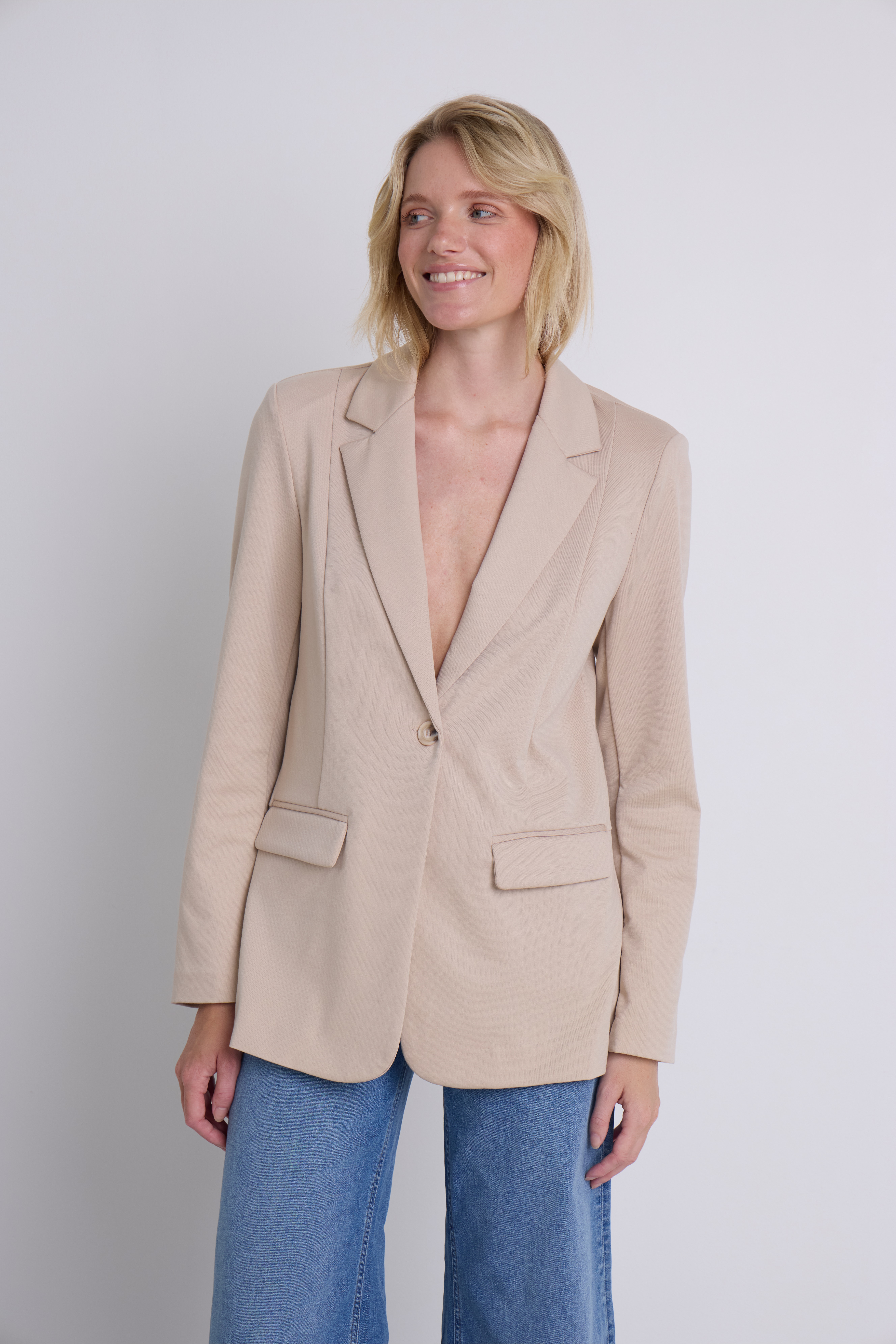 IHKATE LONG Blazer LOCATION NONE 20121368-151308