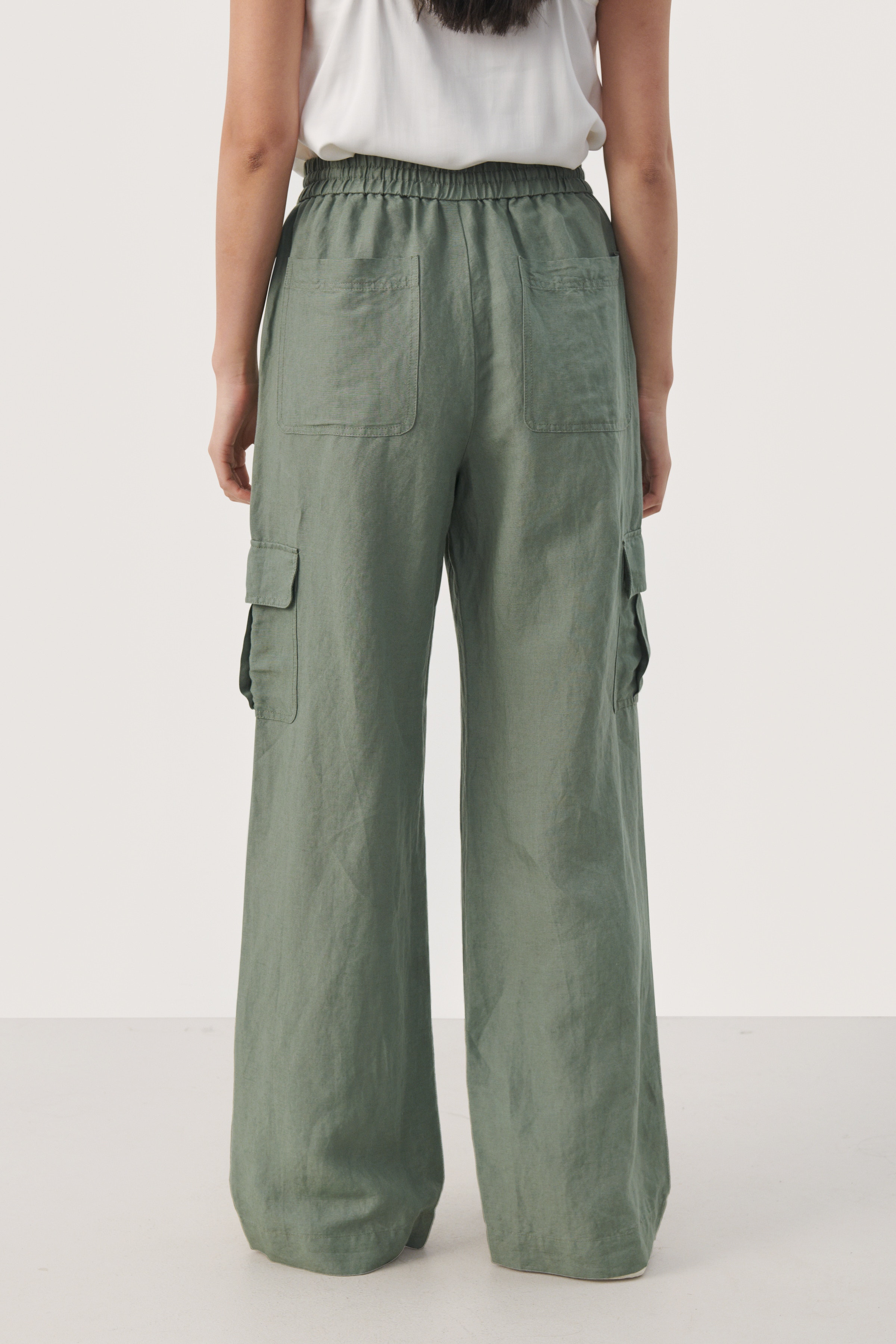 GraziaPW Linen Cargo trousers LOOKBOOK BACK 30308676-185806