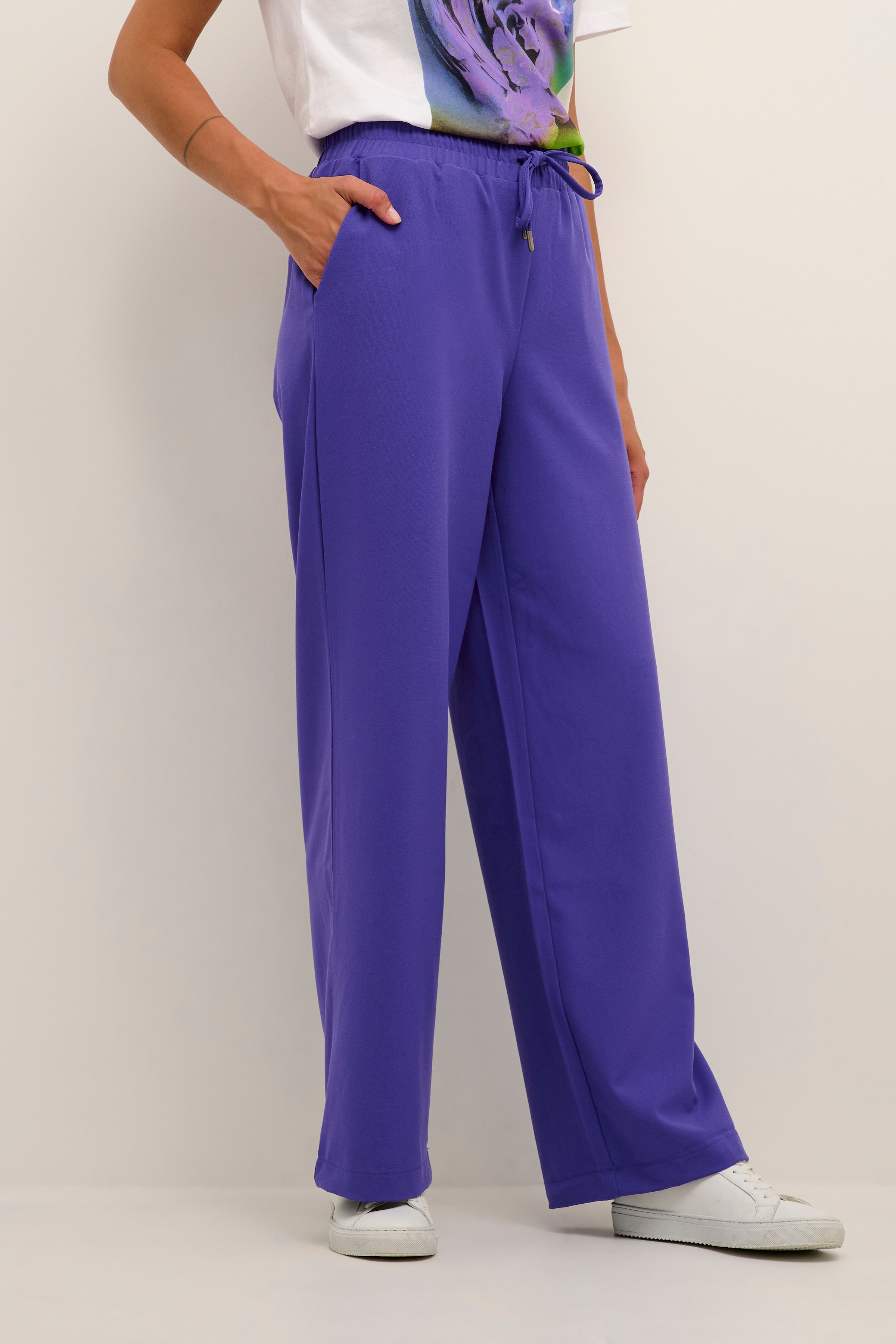 KAcolette Bukser LOOKBOOK FRONT 10552021-193847