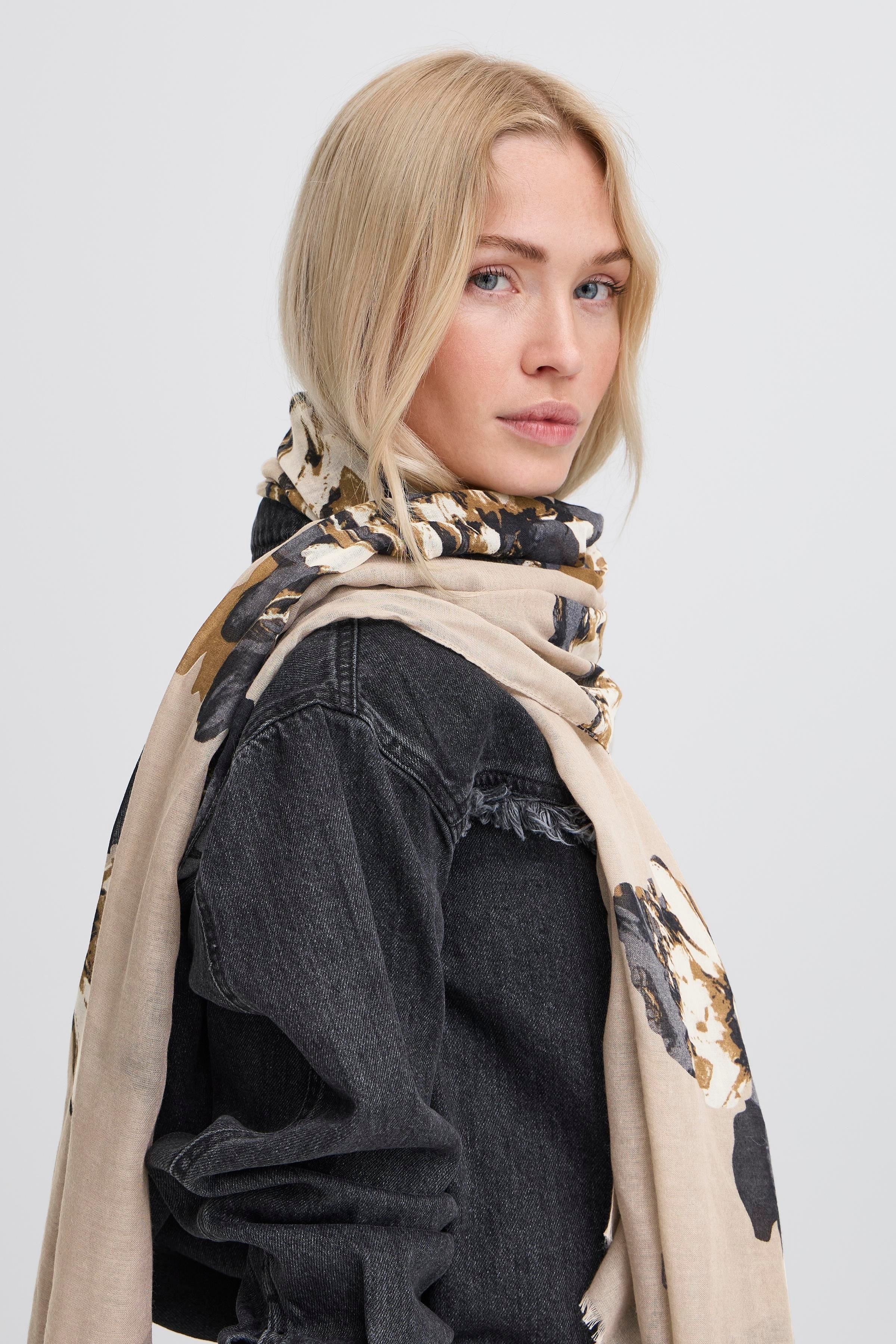 BYWALLAM Scarf LOOKBOOK FRONT 20818275-900002191