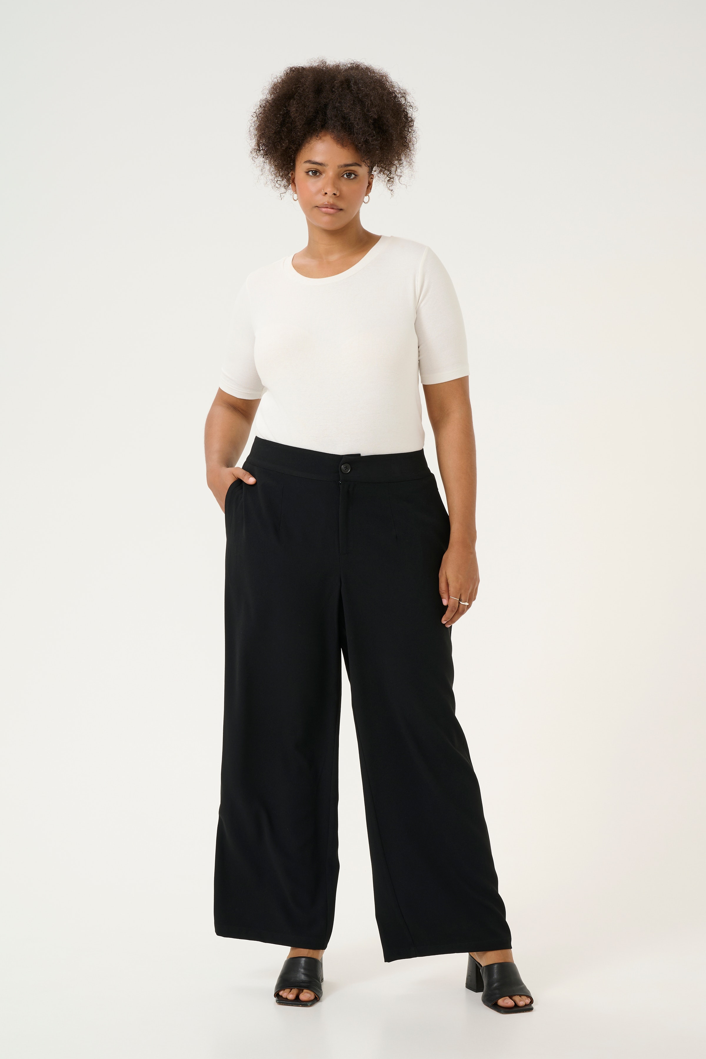 KCroxana Trousers LOOKBOOK FRONT 10583043-100121