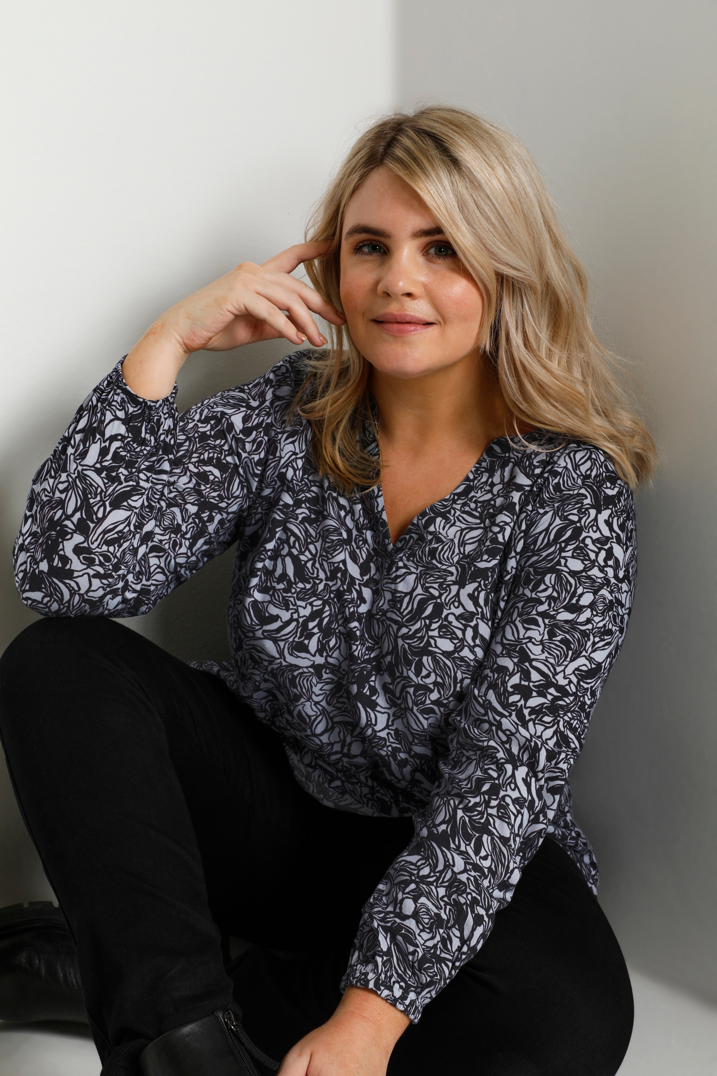 KCburma Blouse with long sleeve LOOKBOOK DETAIL 10580972-103089