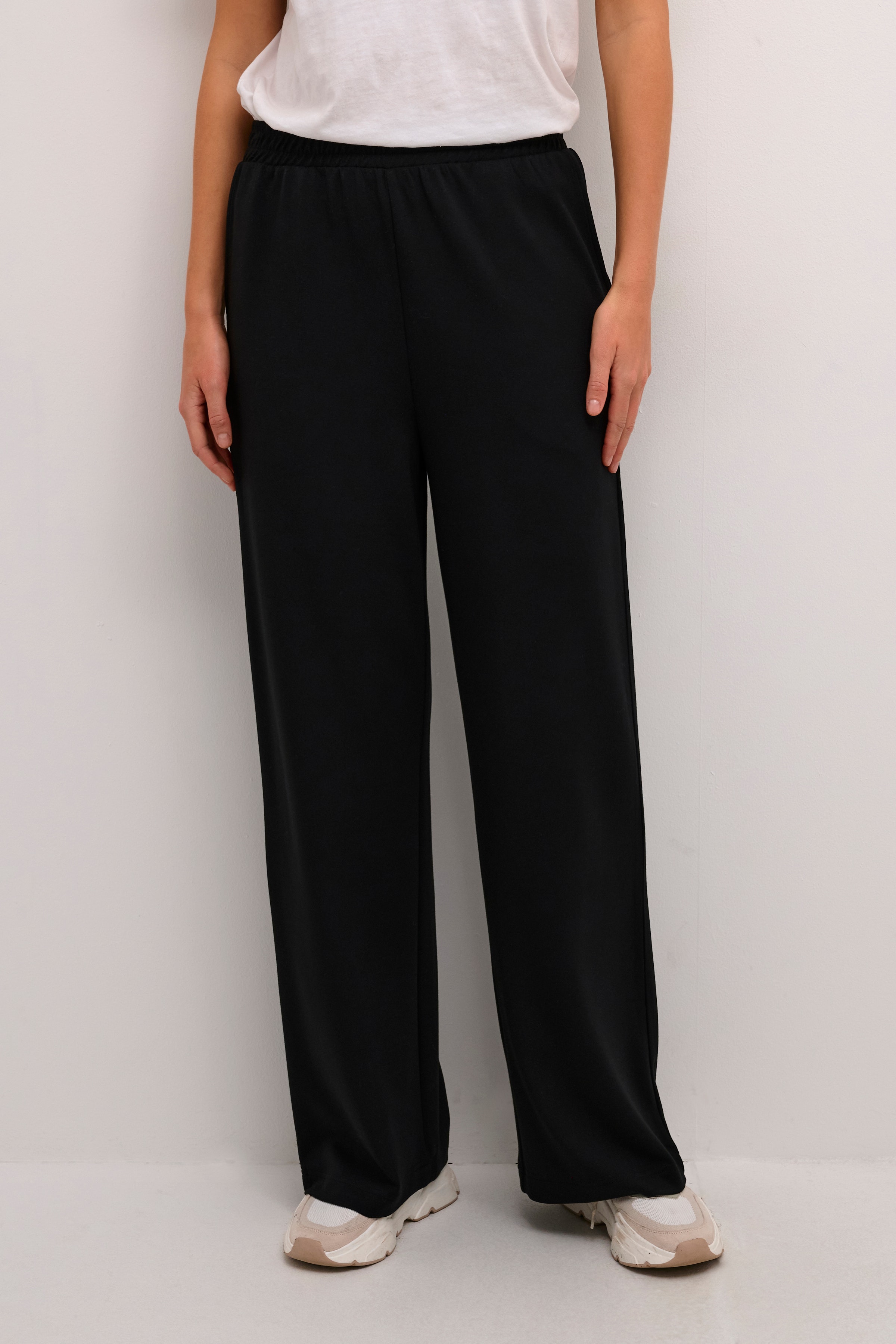 KAannika Trousers LOOKBOOK FRONT 10509326-100121